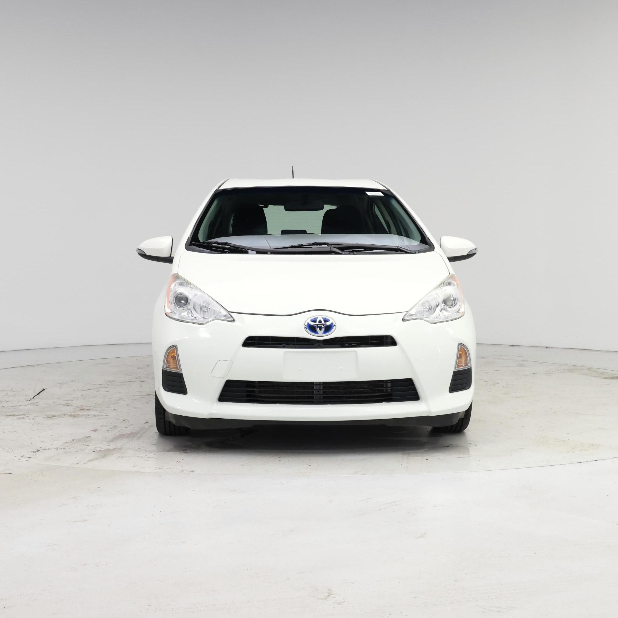 Thumbnail: 2013 Toyota Prius c - 5