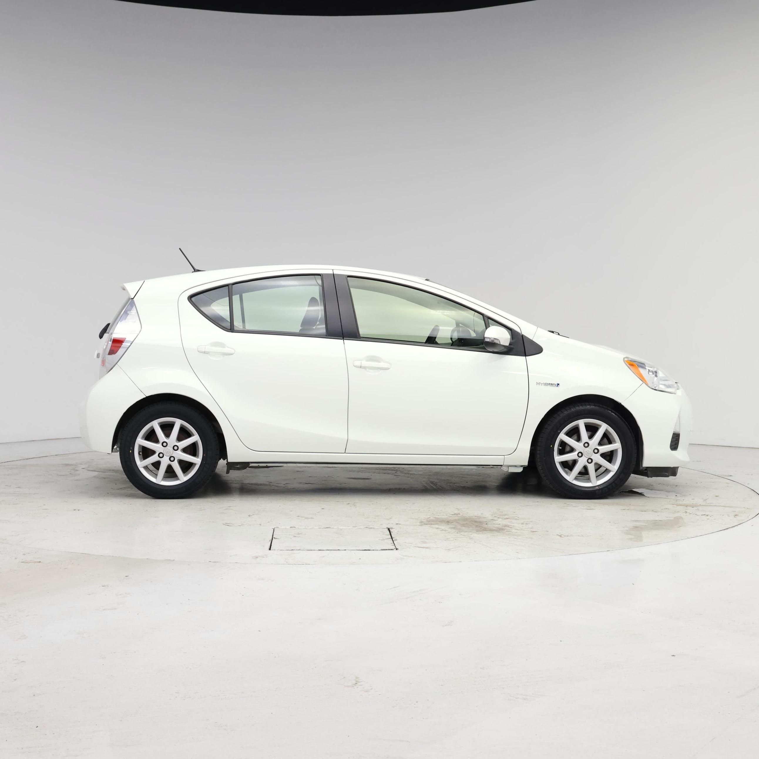 Thumbnail: 2013 Toyota Prius c - 7