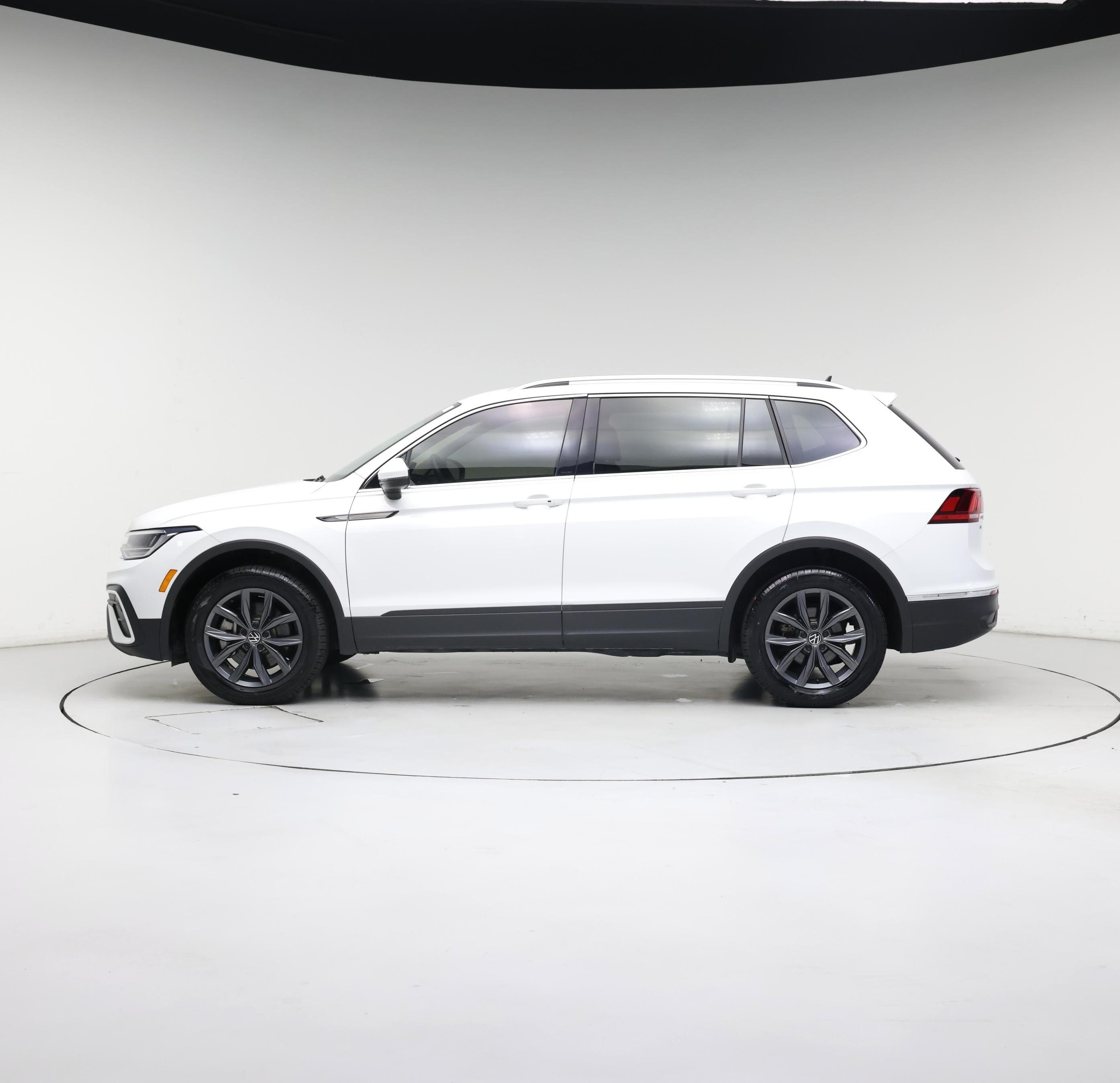 Thumbnail: 2024 Volkswagen Tiguan - 3