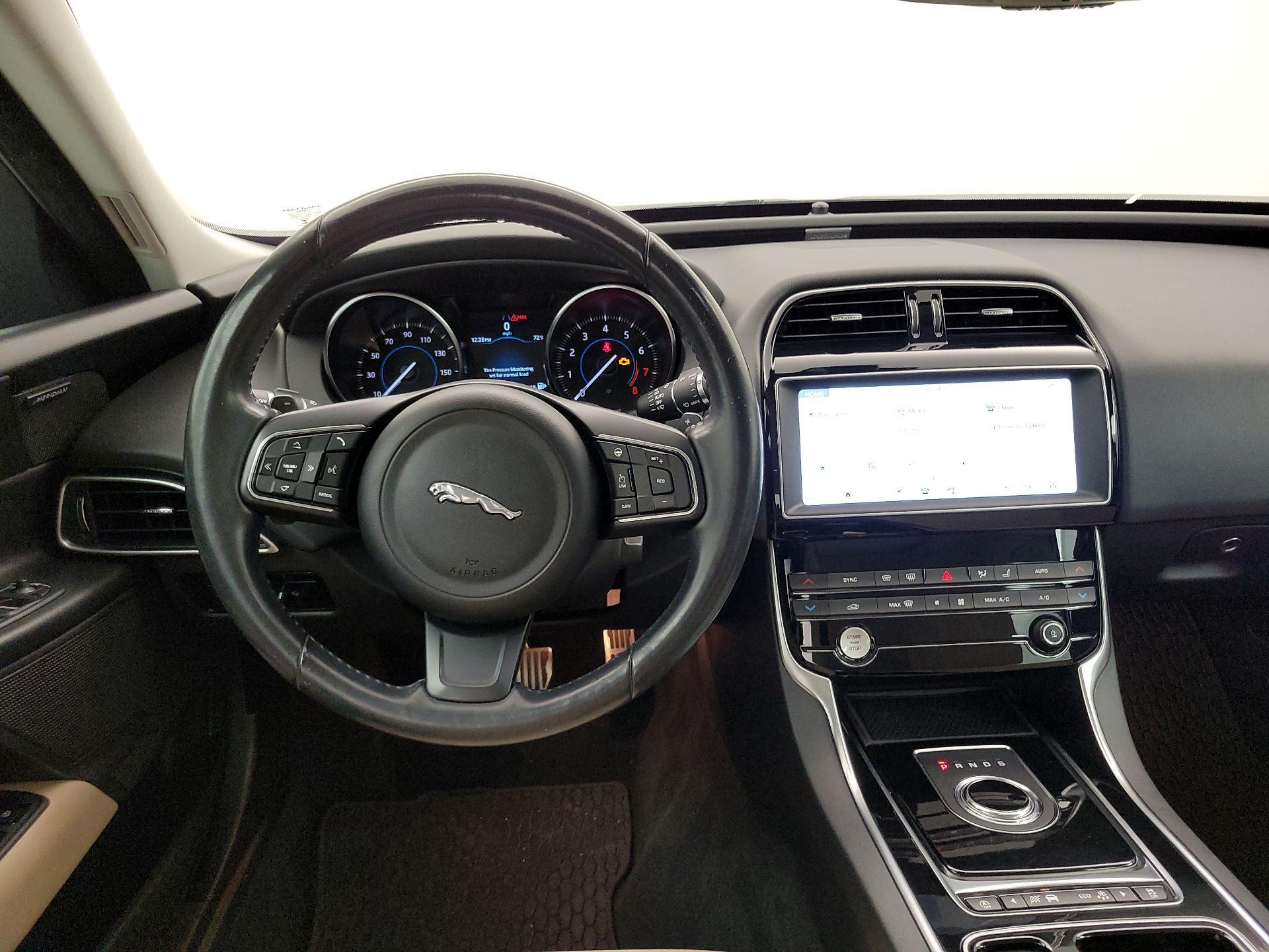 Thumbnail: 2019 Jaguar XE - 10