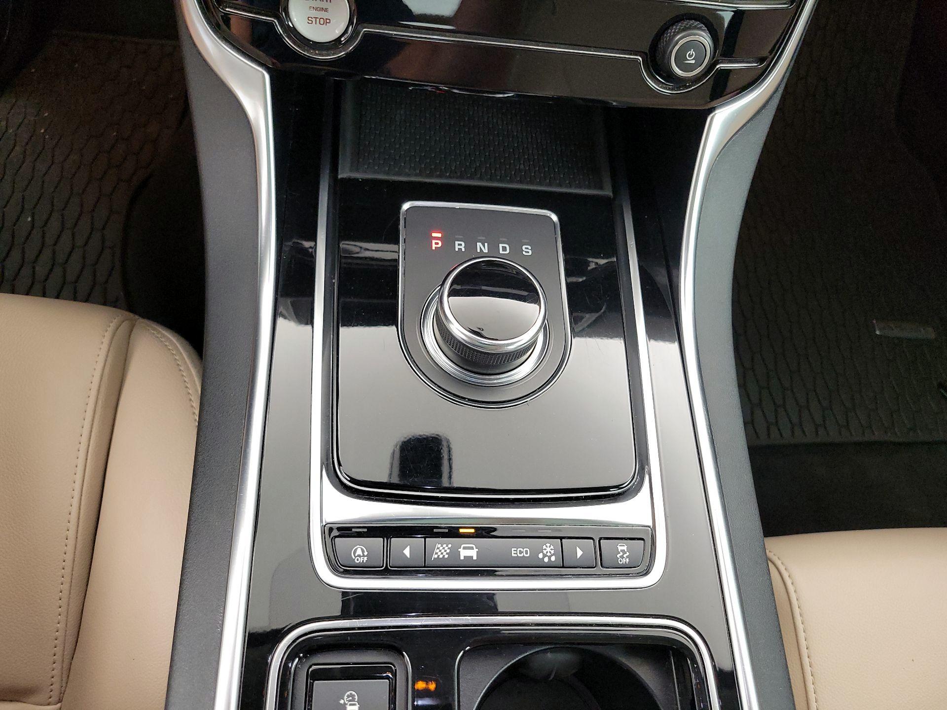 Thumbnail: 2019 Jaguar XE - 18