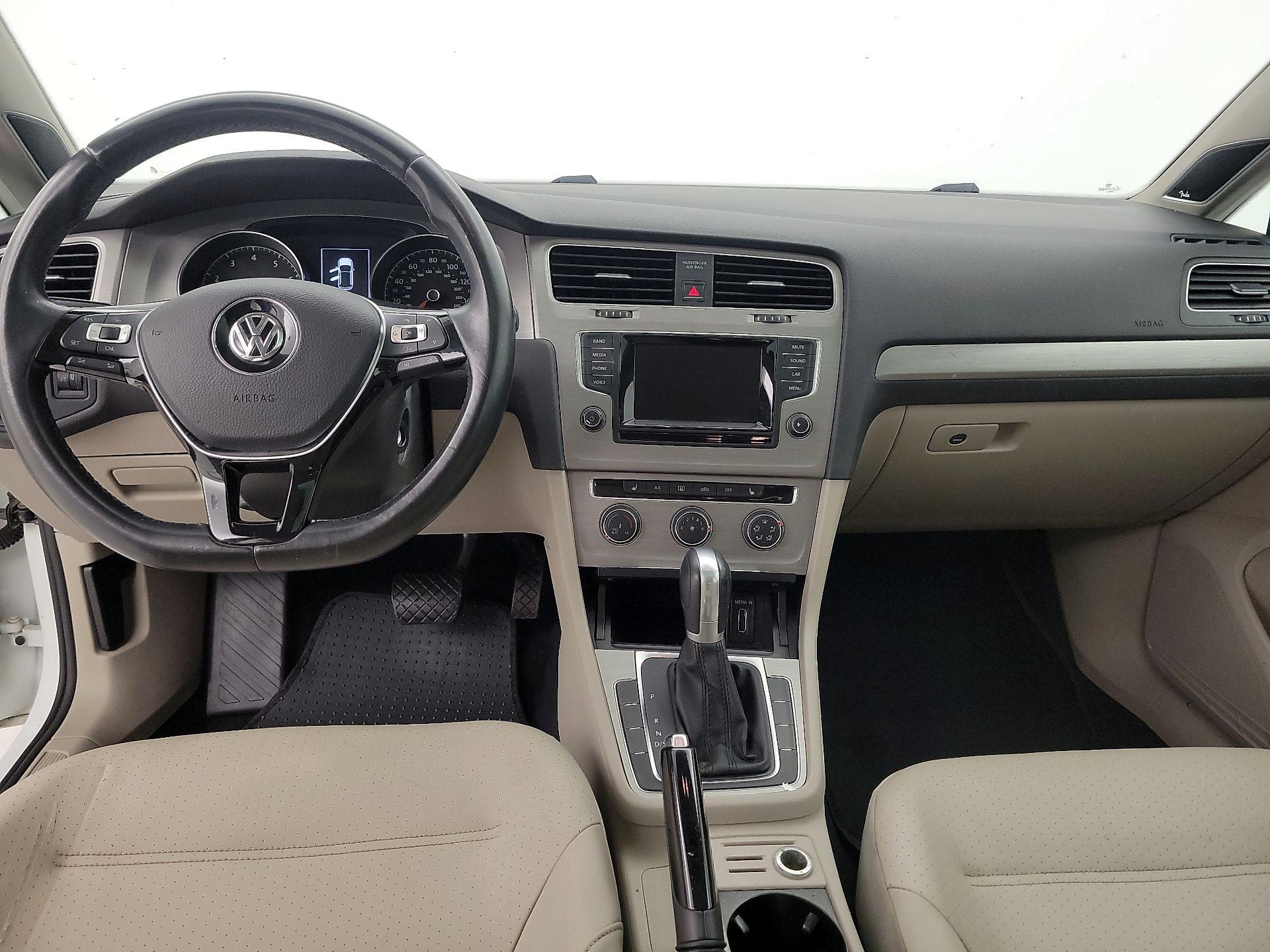 Thumbnail: 2015 Volkswagen Golf - 9