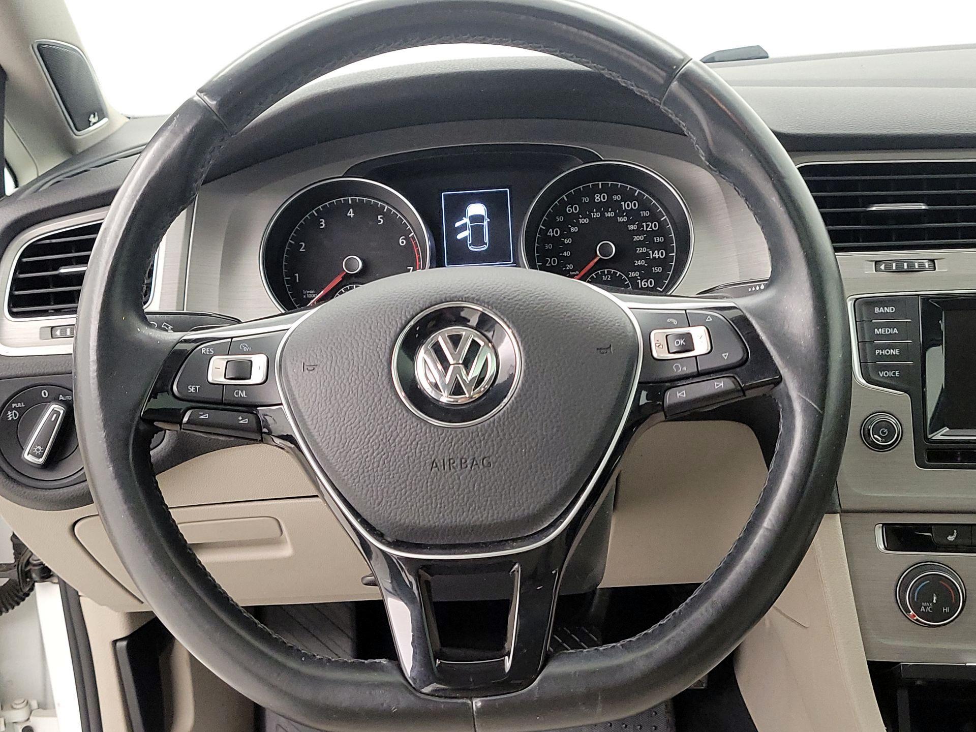 Thumbnail: 2015 Volkswagen Golf - 10