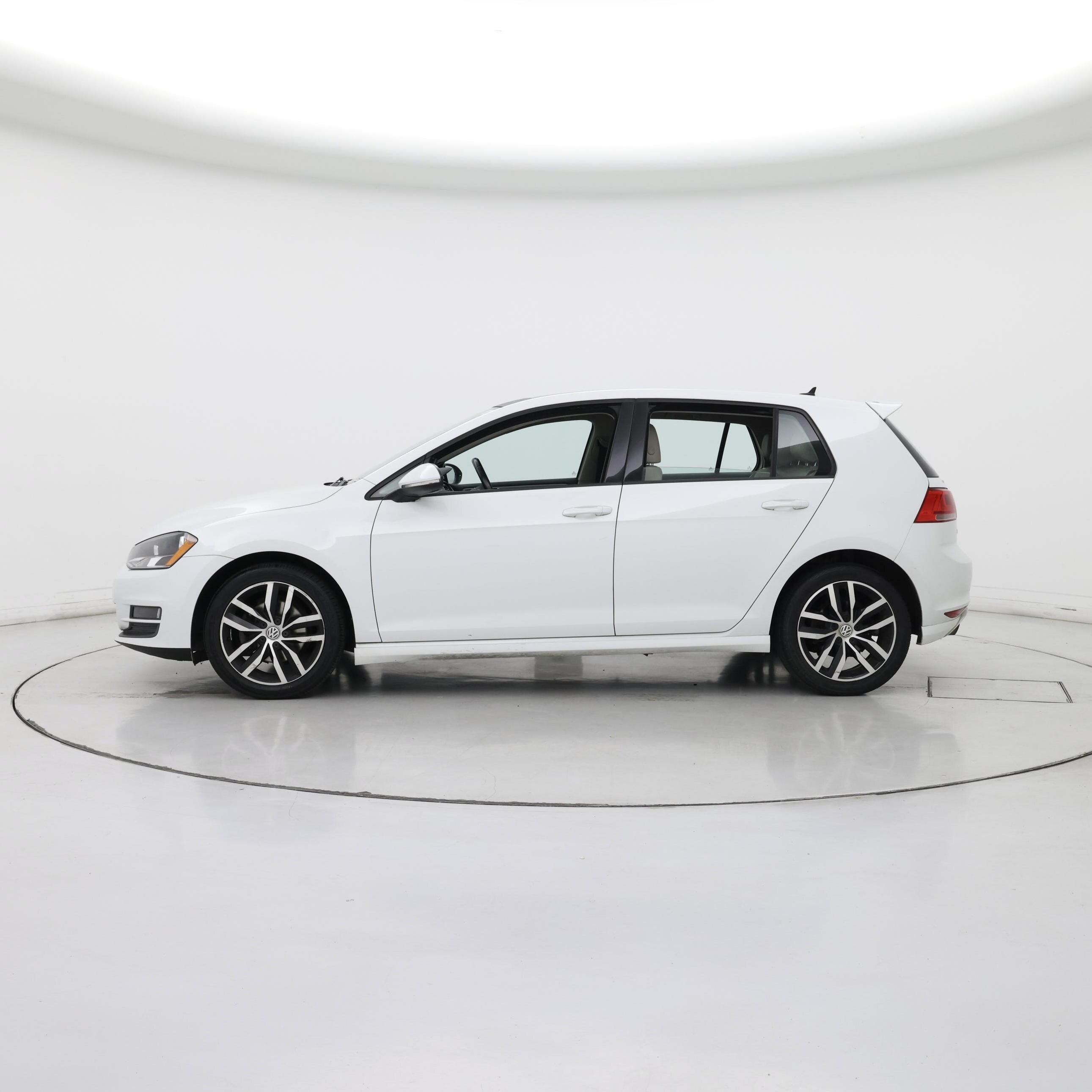 Thumbnail: 2015 Volkswagen Golf - 3