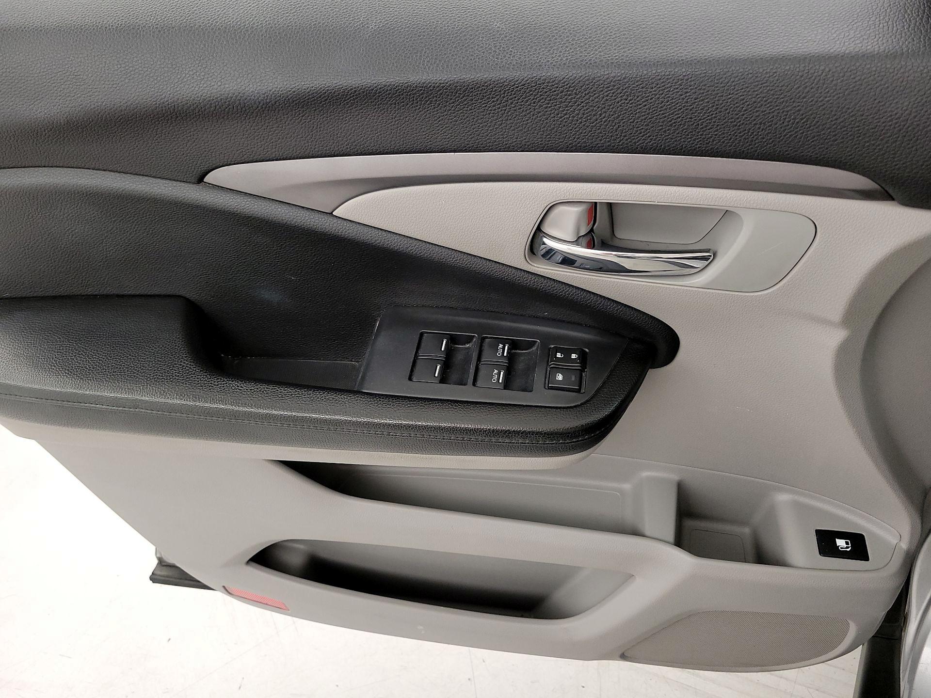 Thumbnail: 2016 Honda Pilot - 12