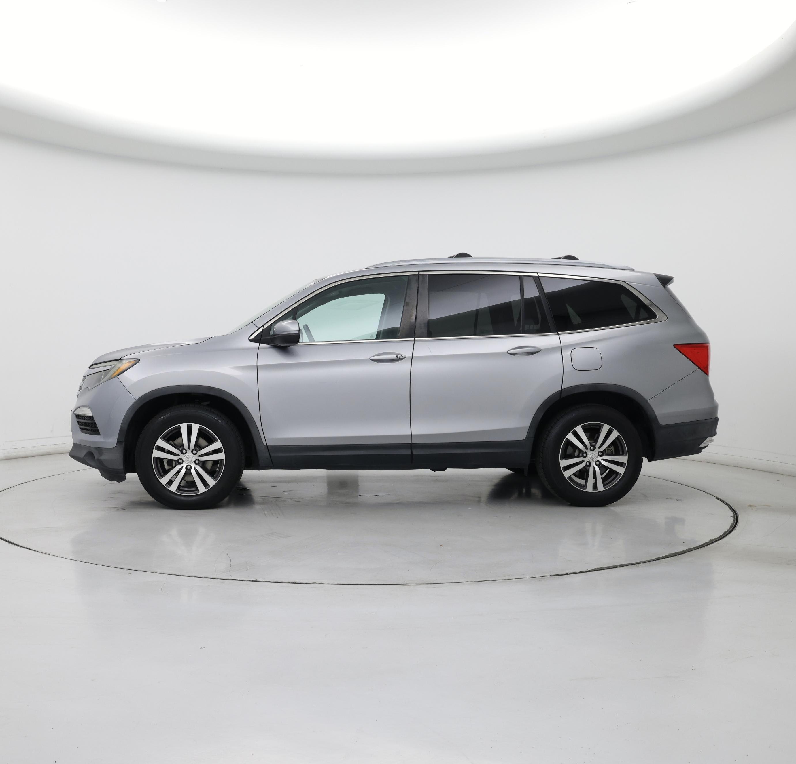 Thumbnail: 2016 Honda Pilot - 3