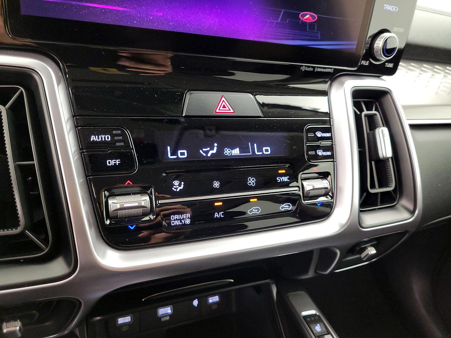 Thumbnail: 2023 Kia Sorento - 17