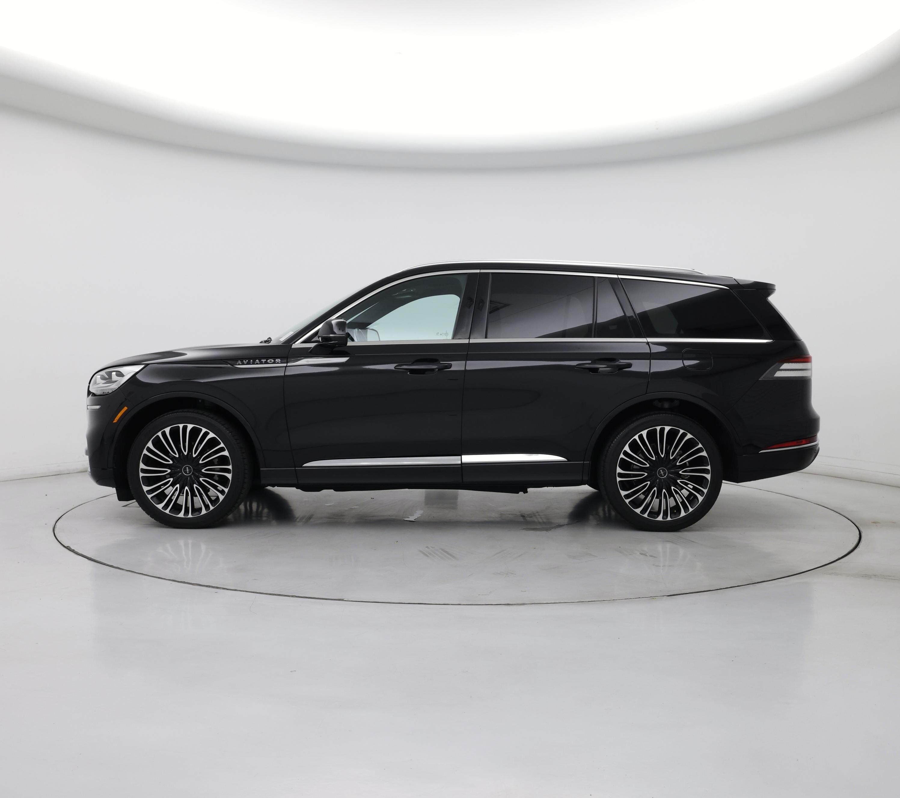 Thumbnail: 2023 Lincoln Aviator - 3