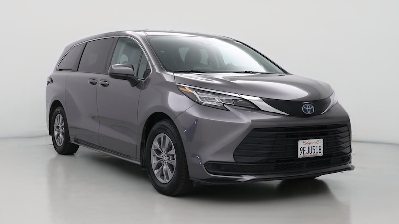 2023 Toyota Sienna LE Hero Image