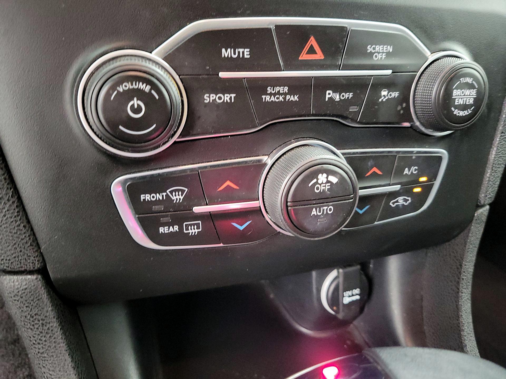 Thumbnail: 2019 Dodge Charger - 16