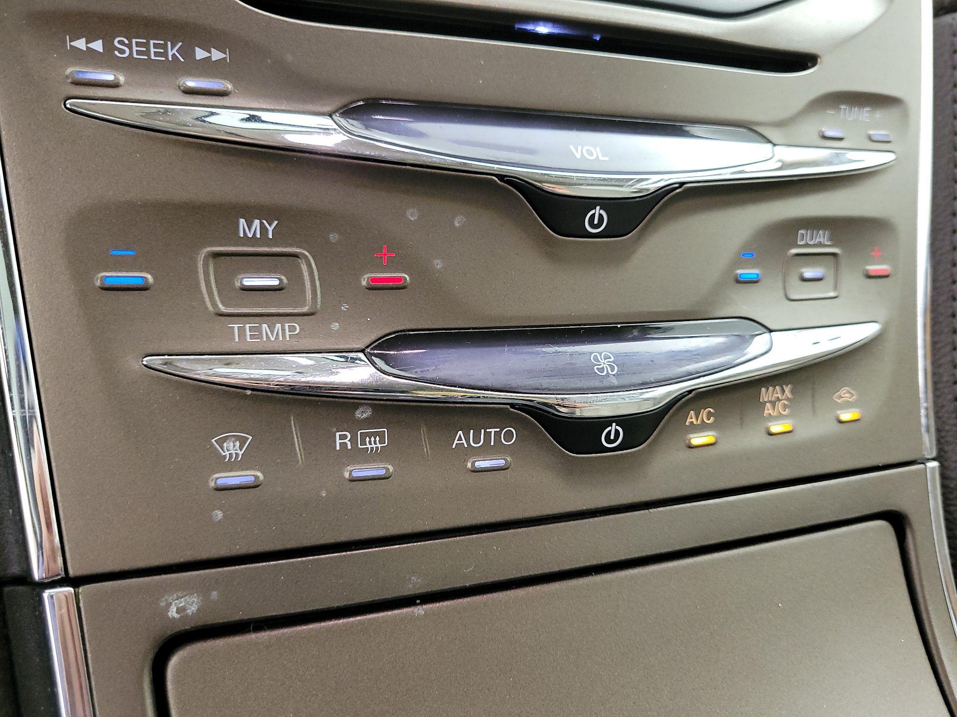 Thumbnail: 2015 Lincoln MKX - 17