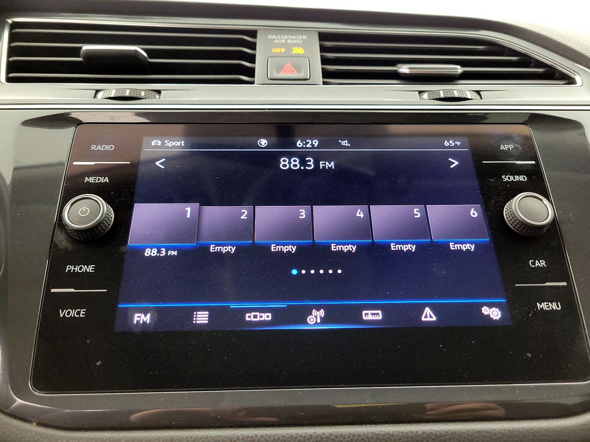 Thumbnail: 2021 Volkswagen Tiguan - 15