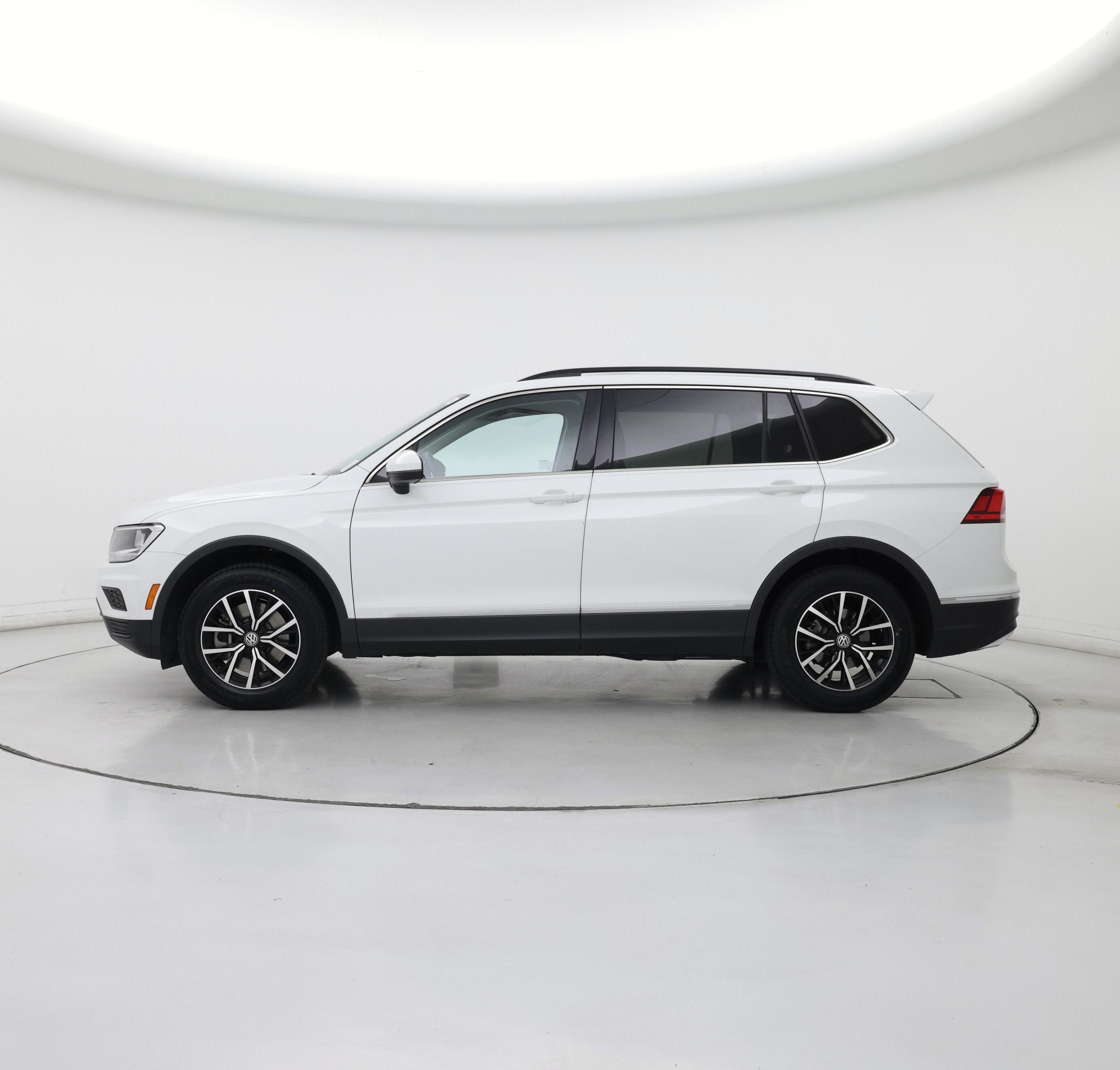 Thumbnail: 2021 Volkswagen Tiguan - 3