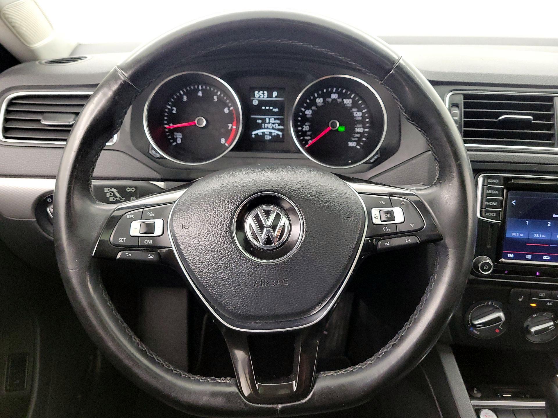 Thumbnail: 2016 Volkswagen Jetta - 10