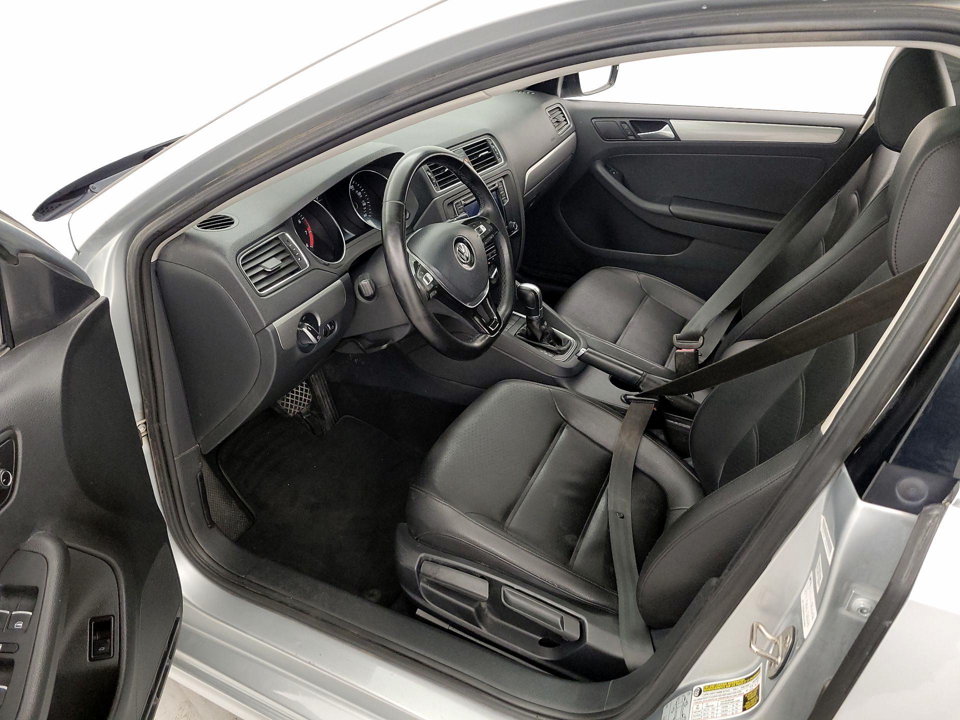 Thumbnail: 2016 Volkswagen Jetta - 11
