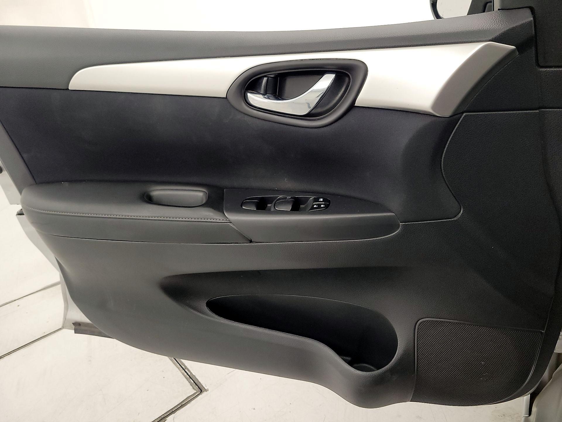 Thumbnail: 2016 Nissan Sentra - 12