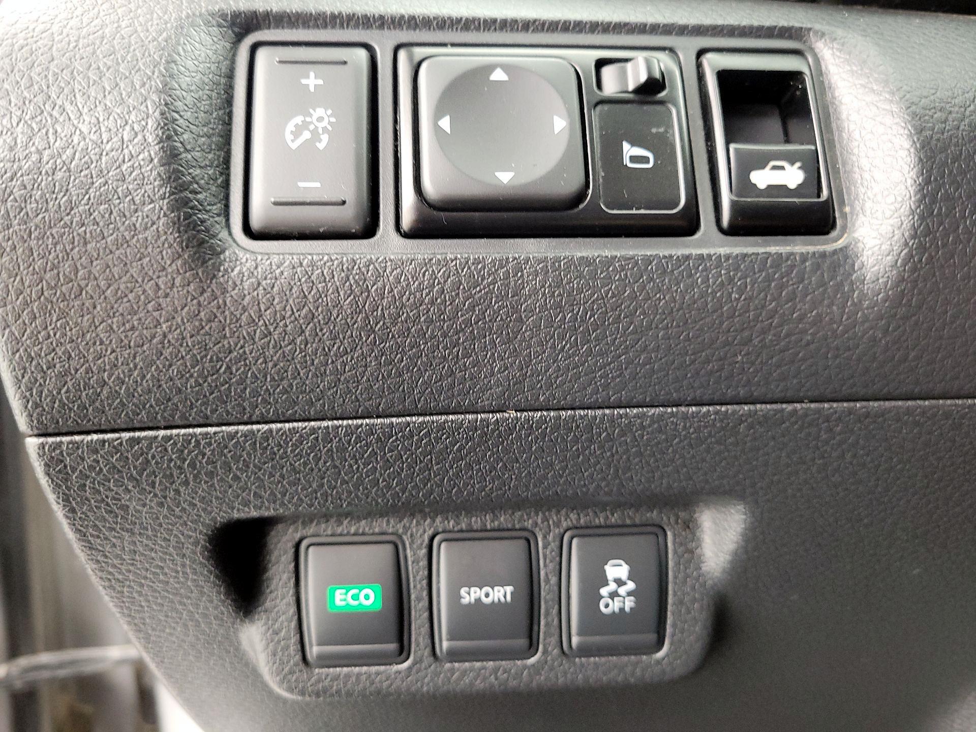 Thumbnail: 2016 Nissan Sentra - 13