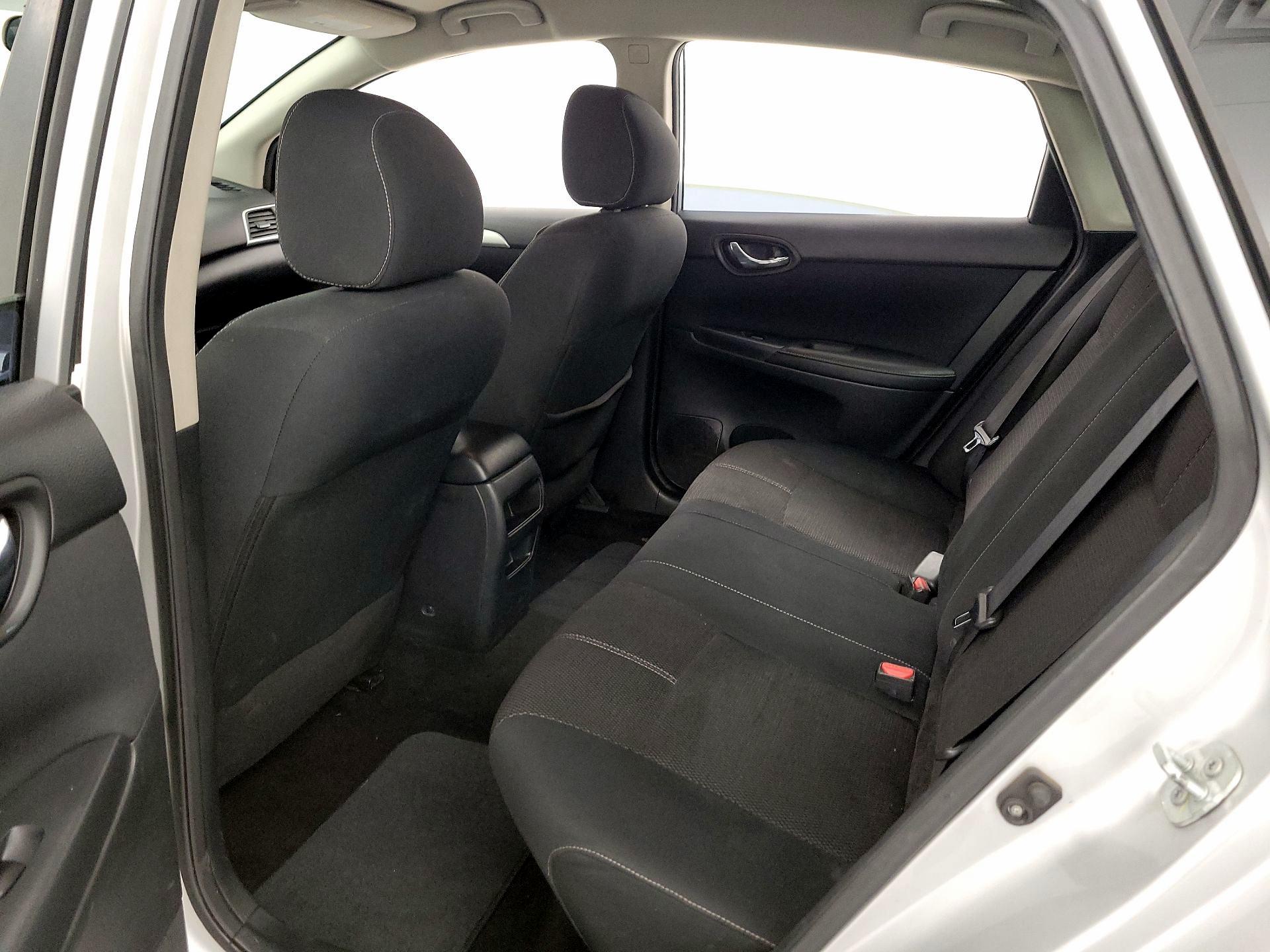 Thumbnail: 2016 Nissan Sentra - 18