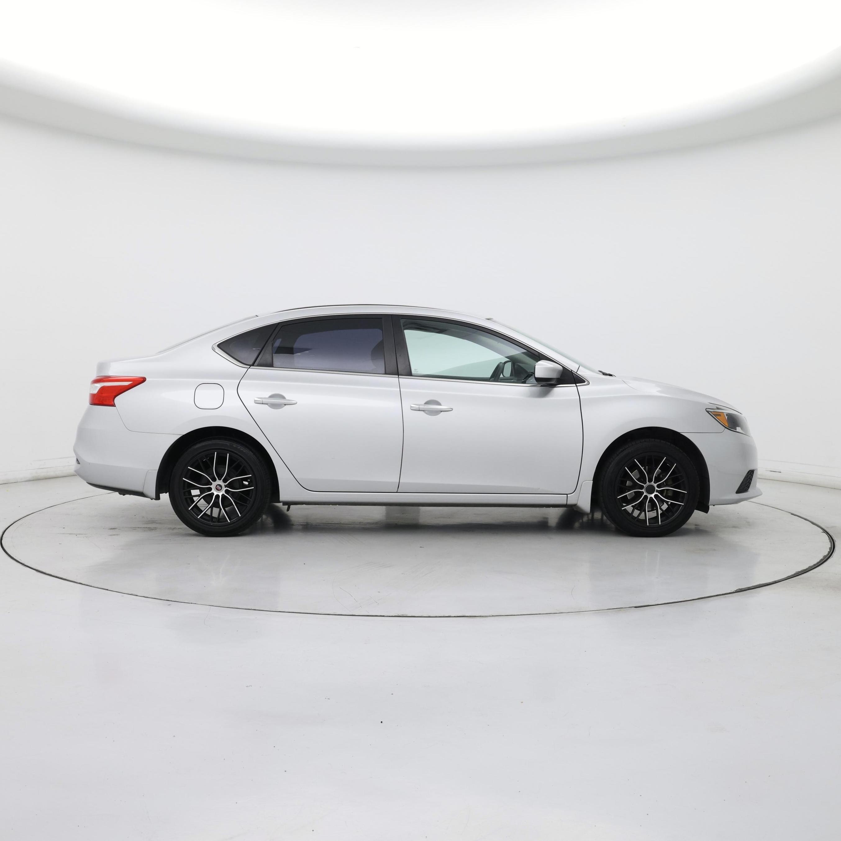 Thumbnail: 2016 Nissan Sentra - 7