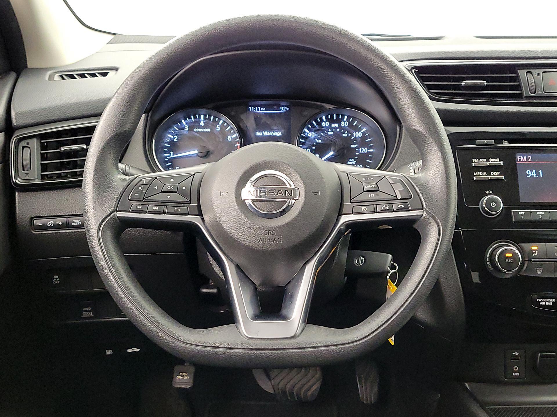 Thumbnail: 2018 Nissan Rogue Sport - 10