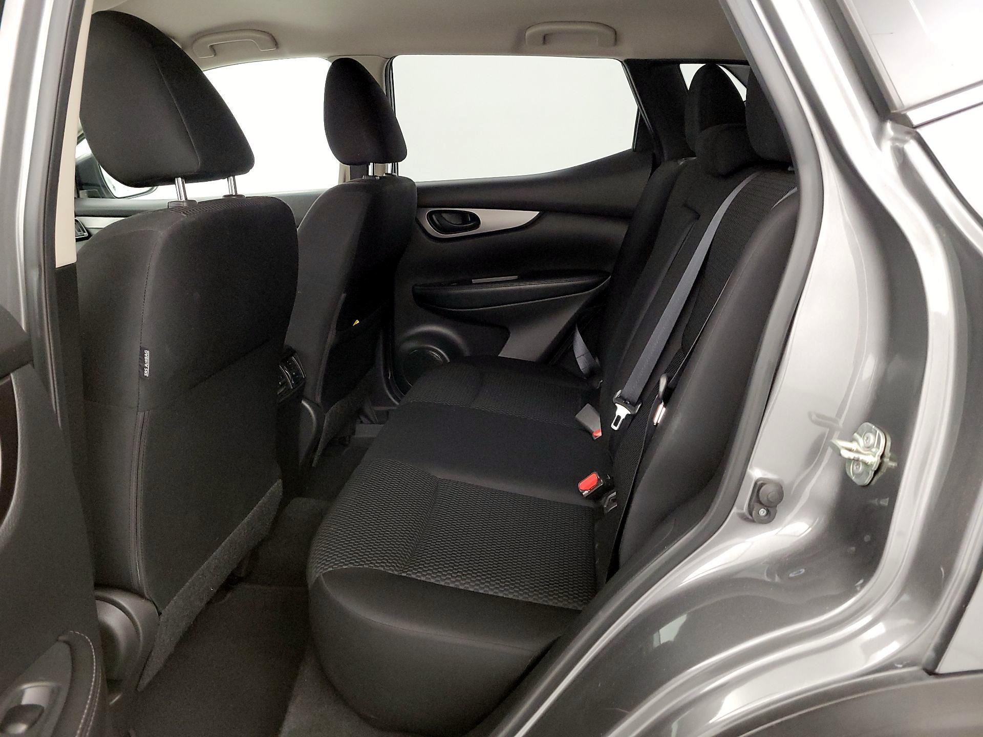 Thumbnail: 2018 Nissan Rogue Sport - 19