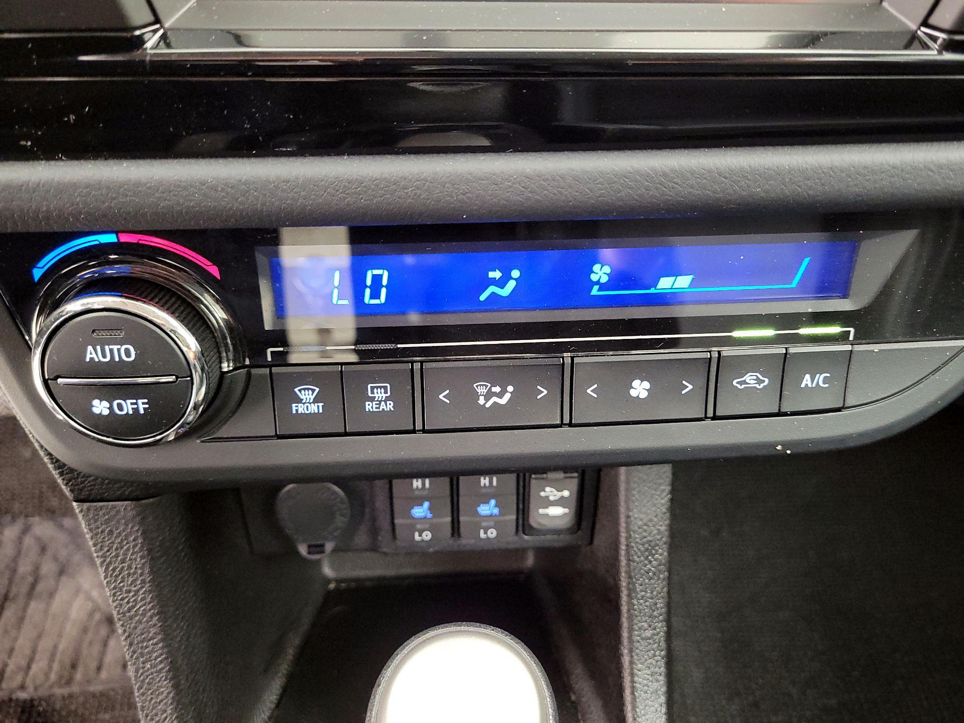 Thumbnail: 2014 Toyota Corolla - 16