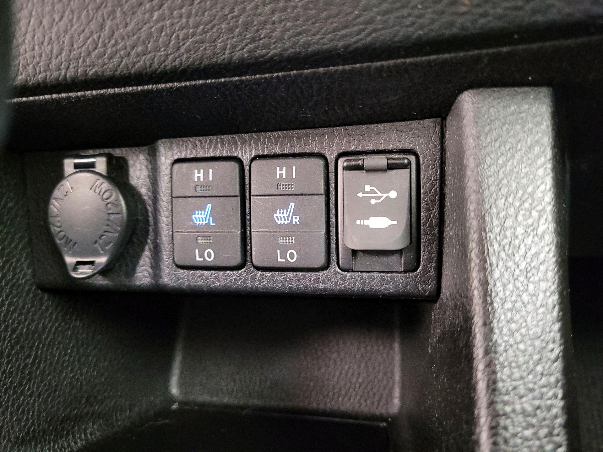 Thumbnail: 2014 Toyota Corolla - 18