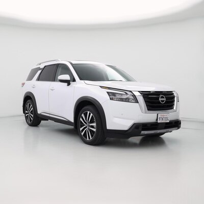 White 2025 Nissan Pathfinder Platinum