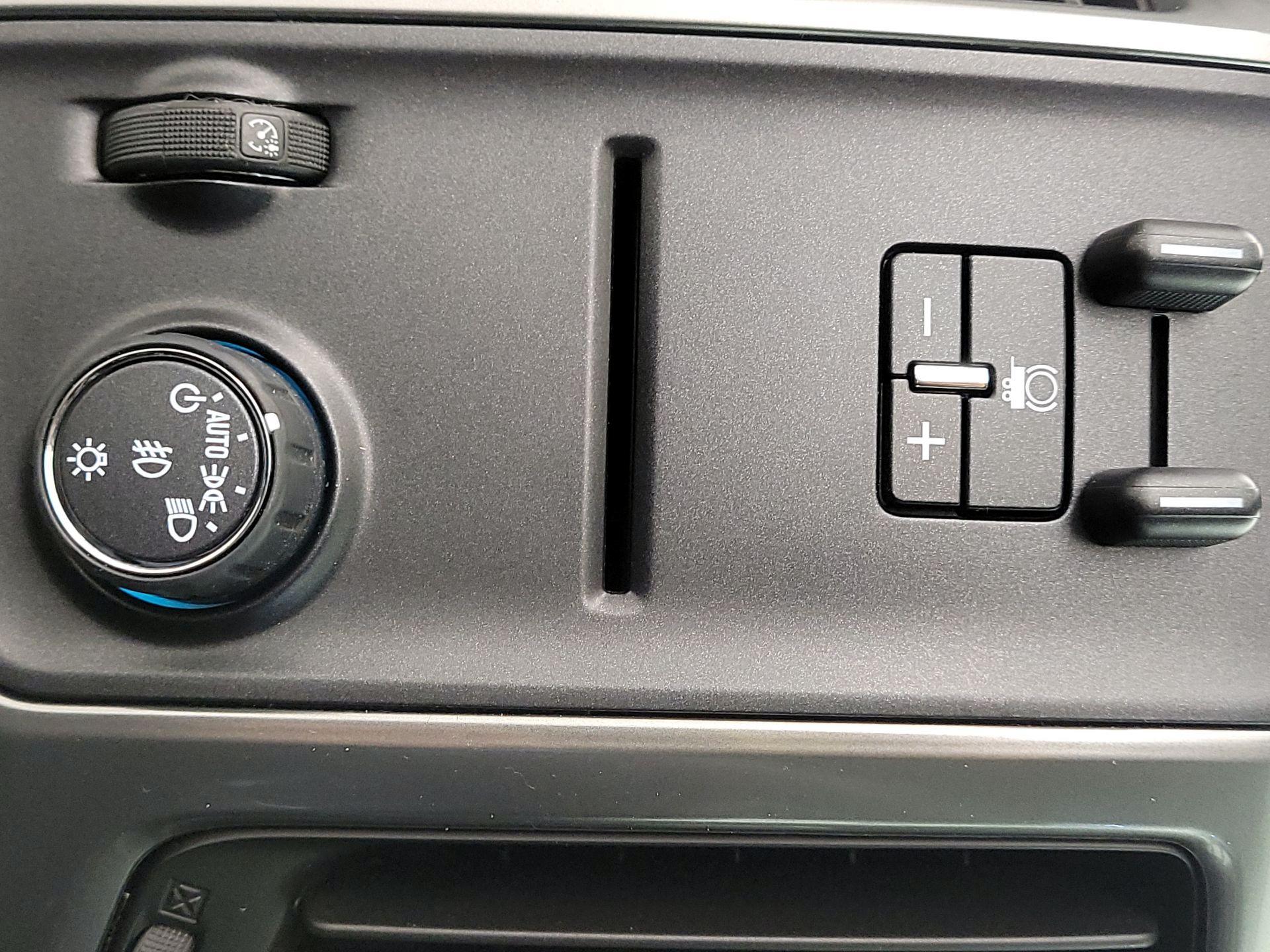 Thumbnail: 2017 Chevrolet Silverado 1500 - 13