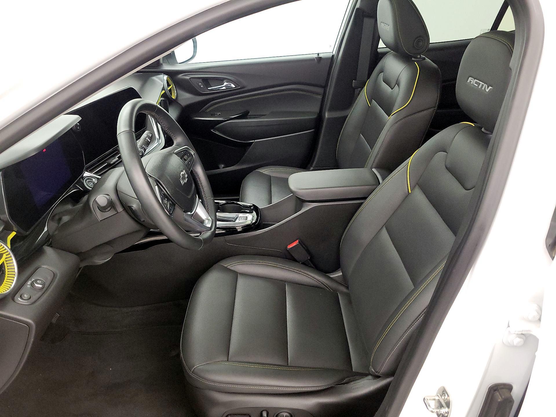 Thumbnail: 2024 Chevrolet Trax - 11