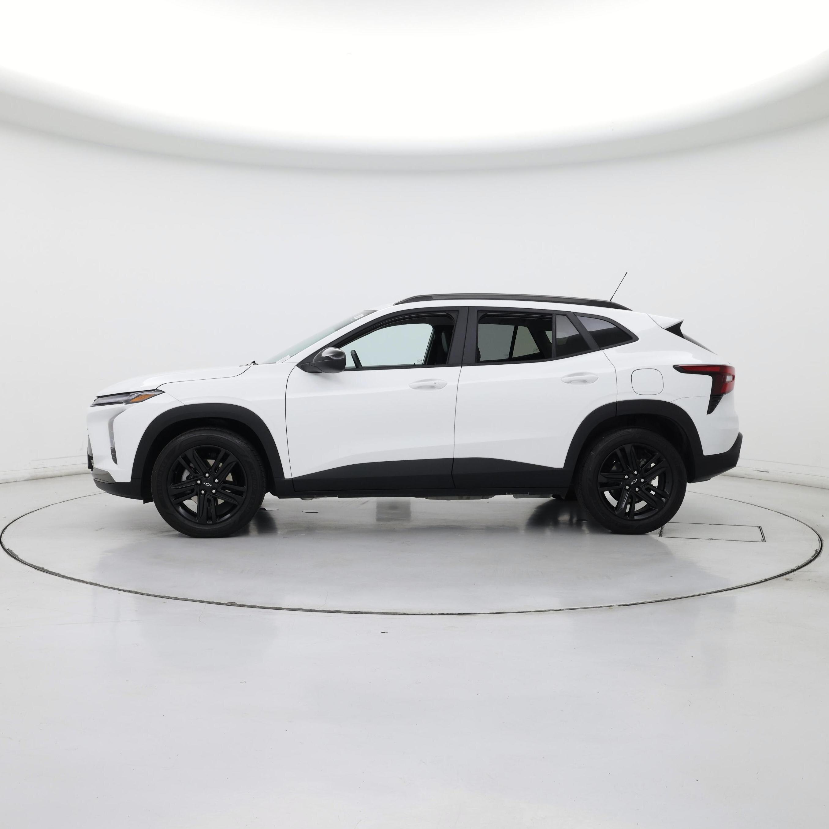 Thumbnail: 2024 Chevrolet Trax - 3