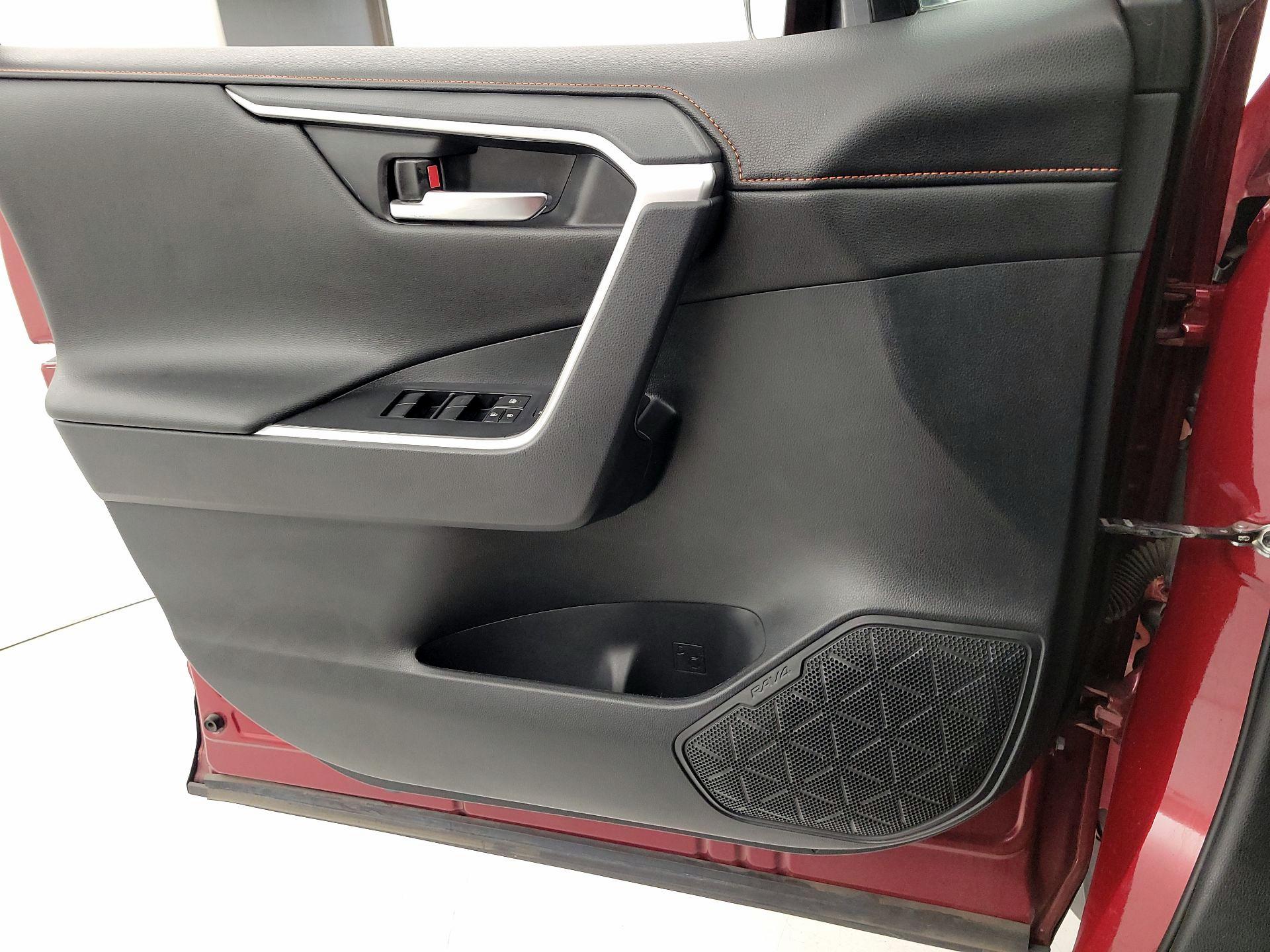 Thumbnail: 2019 Toyota RAV4 - 12