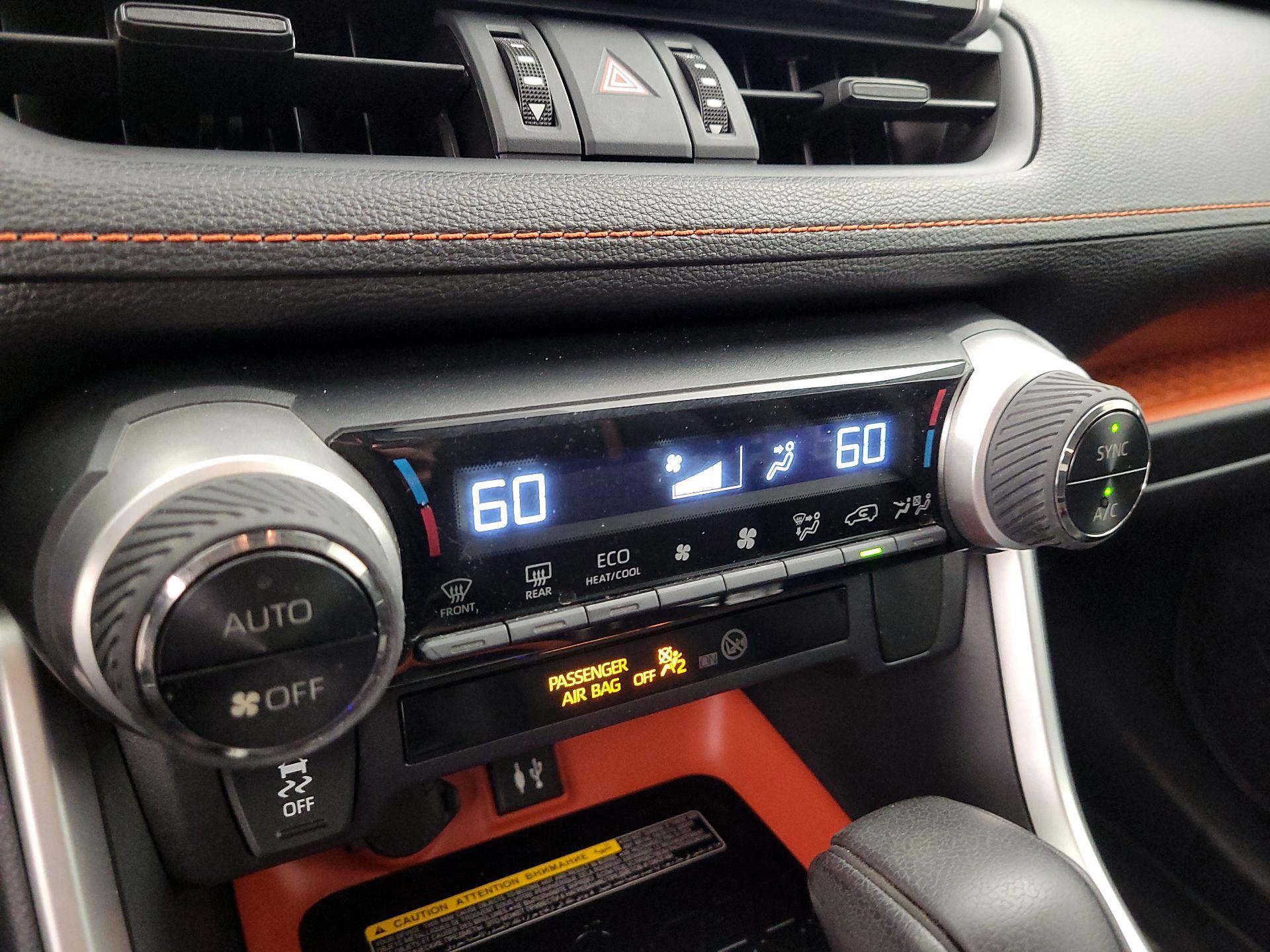 Thumbnail: 2019 Toyota RAV4 - 15