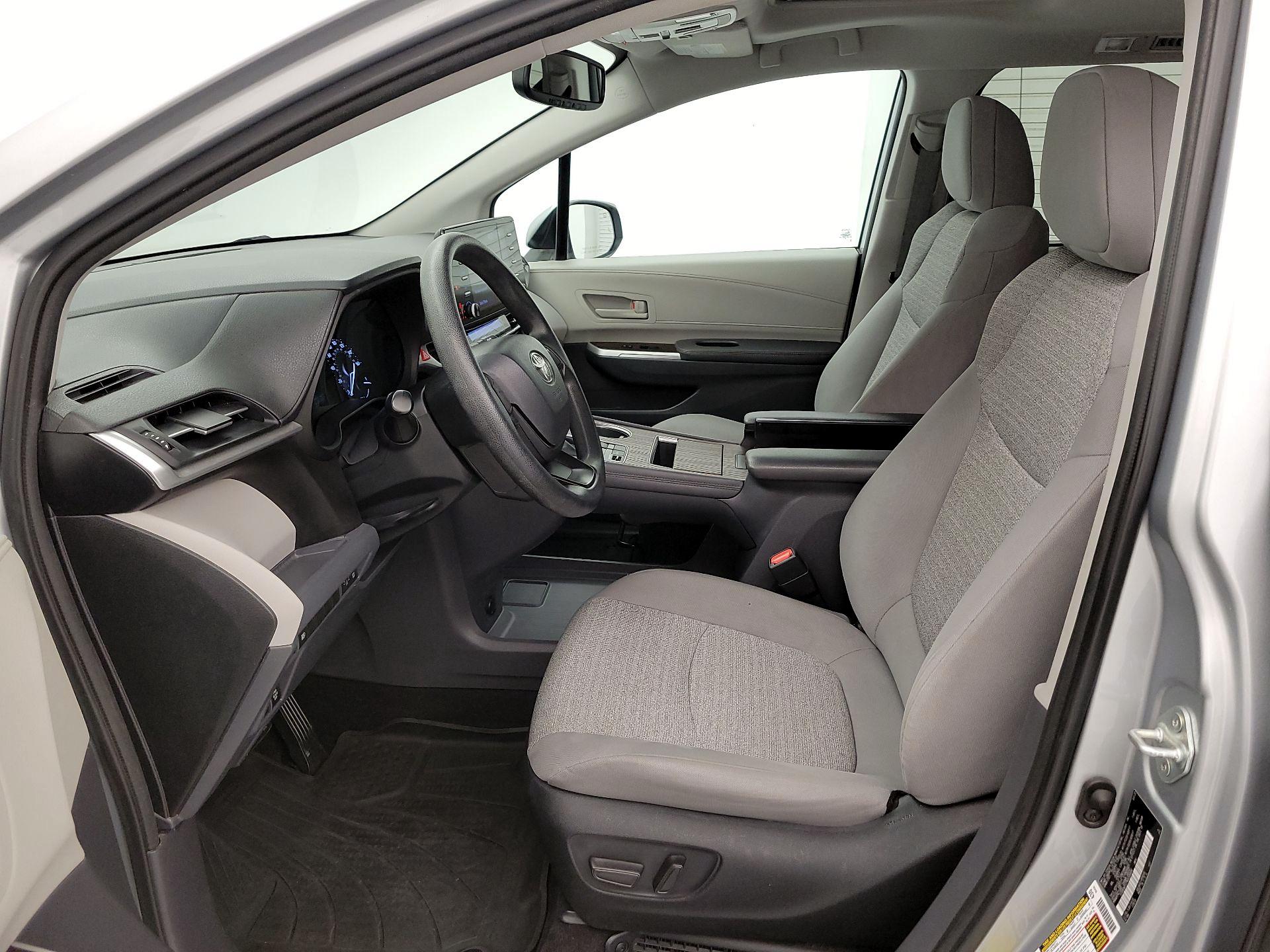 Thumbnail: 2022 Toyota Sienna - 11