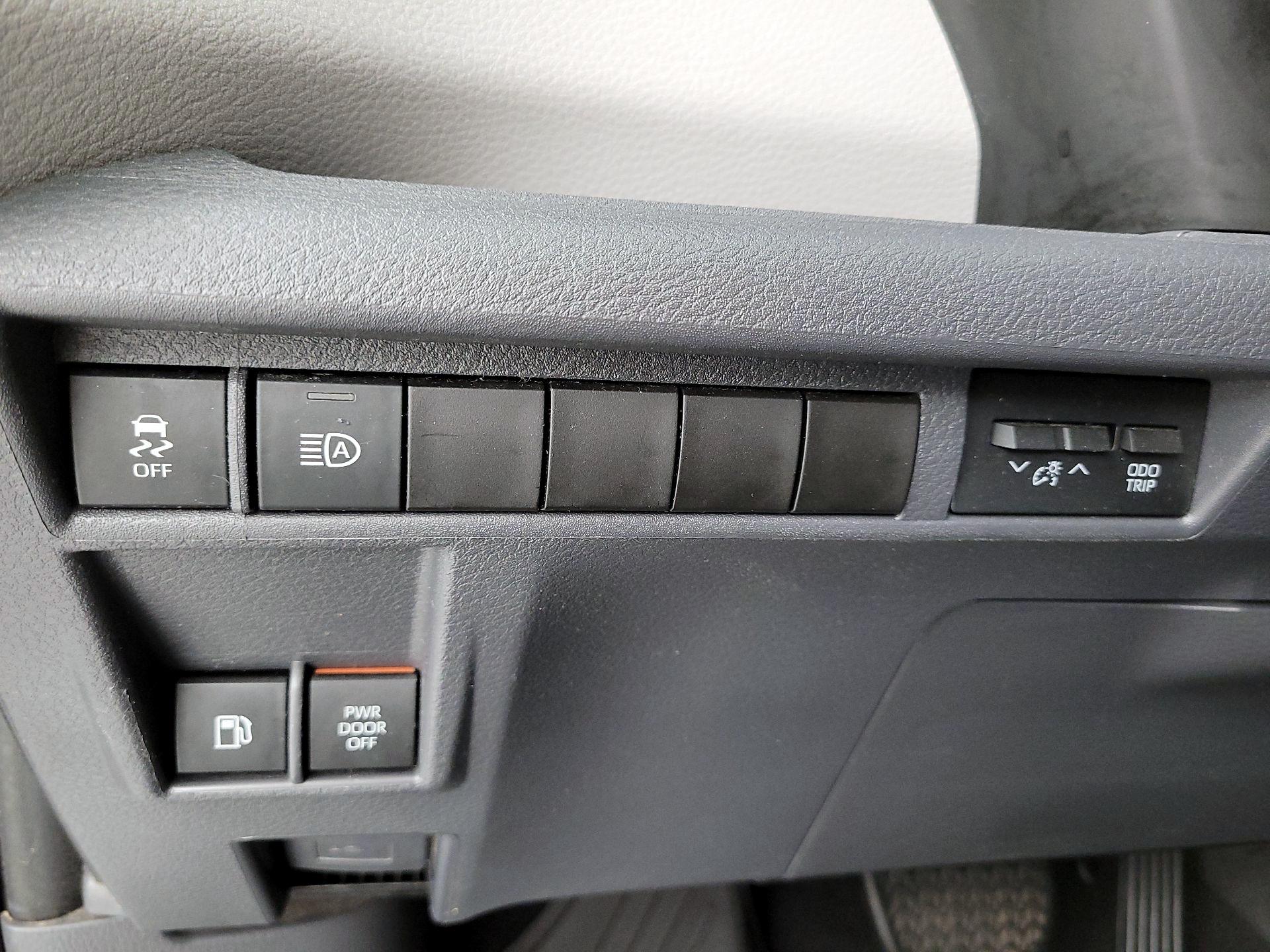 Thumbnail: 2022 Toyota Sienna - 13