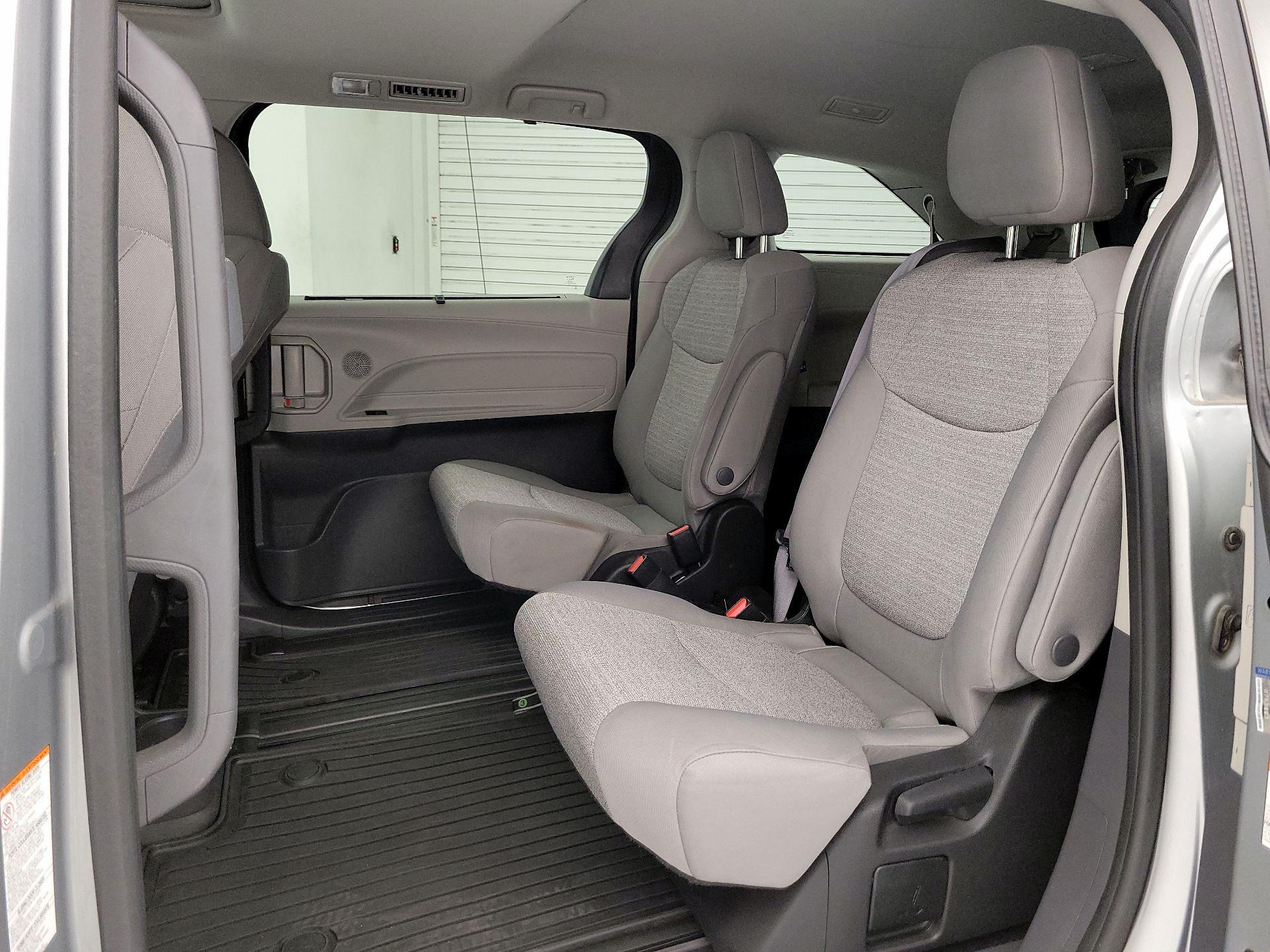 Thumbnail: 2022 Toyota Sienna - 20