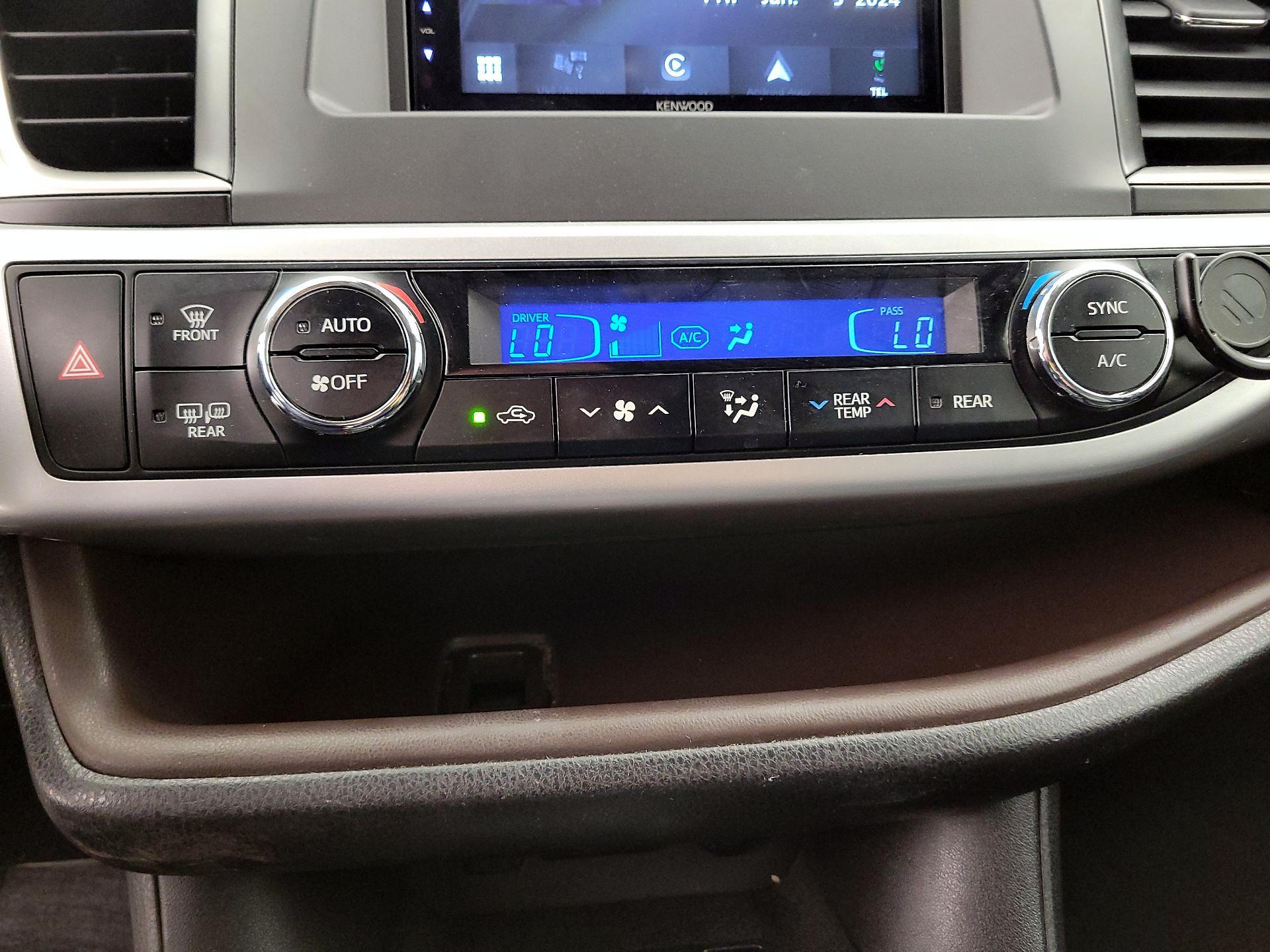 Thumbnail: 2018 Toyota Highlander - 16