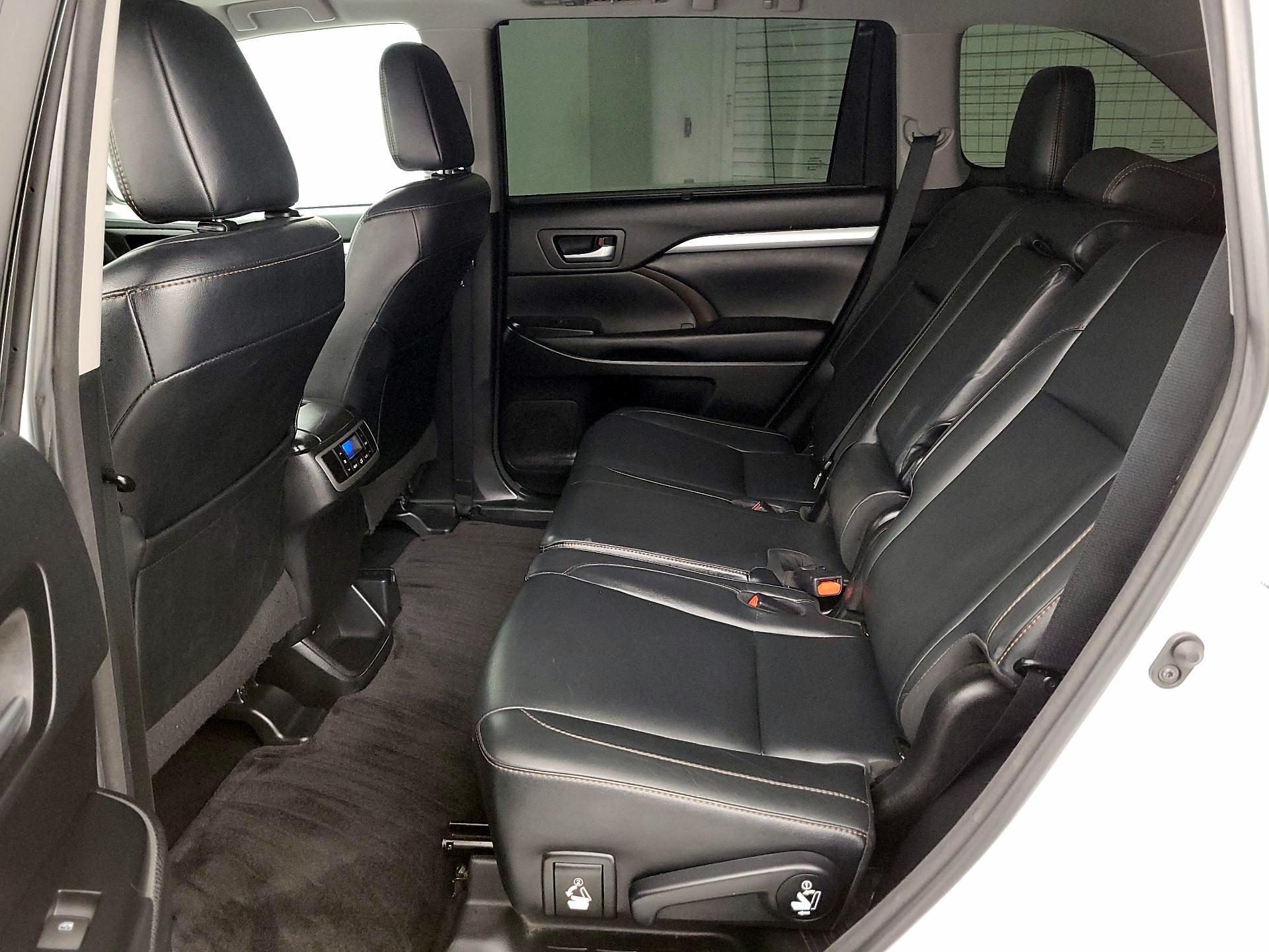 Thumbnail: 2018 Toyota Highlander - 20