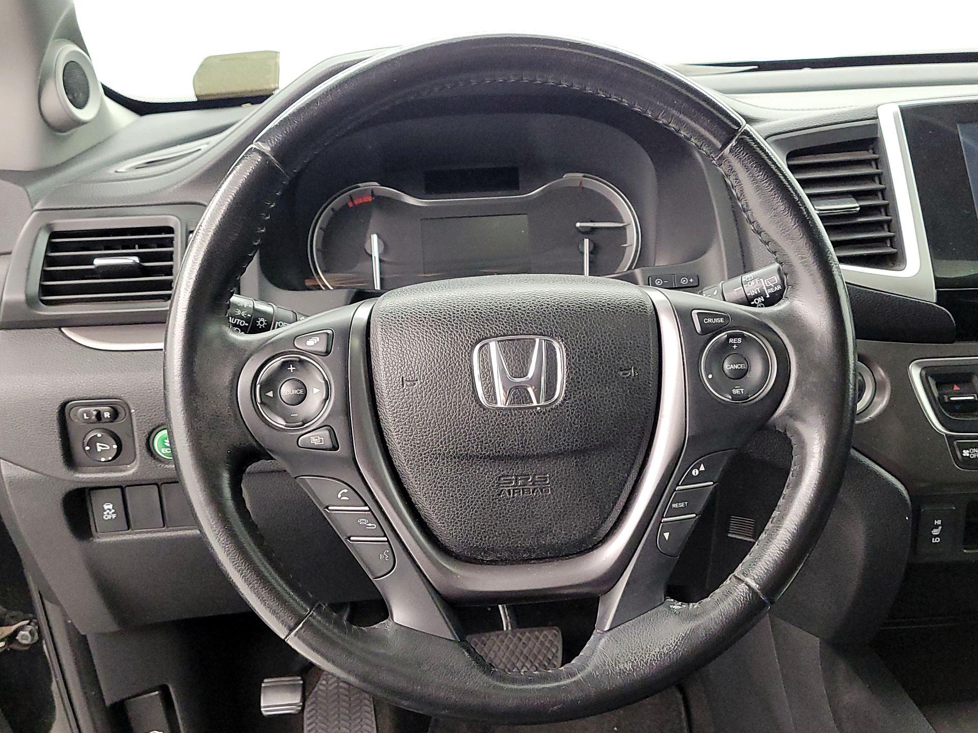 Thumbnail: 2016 Honda Pilot - 10