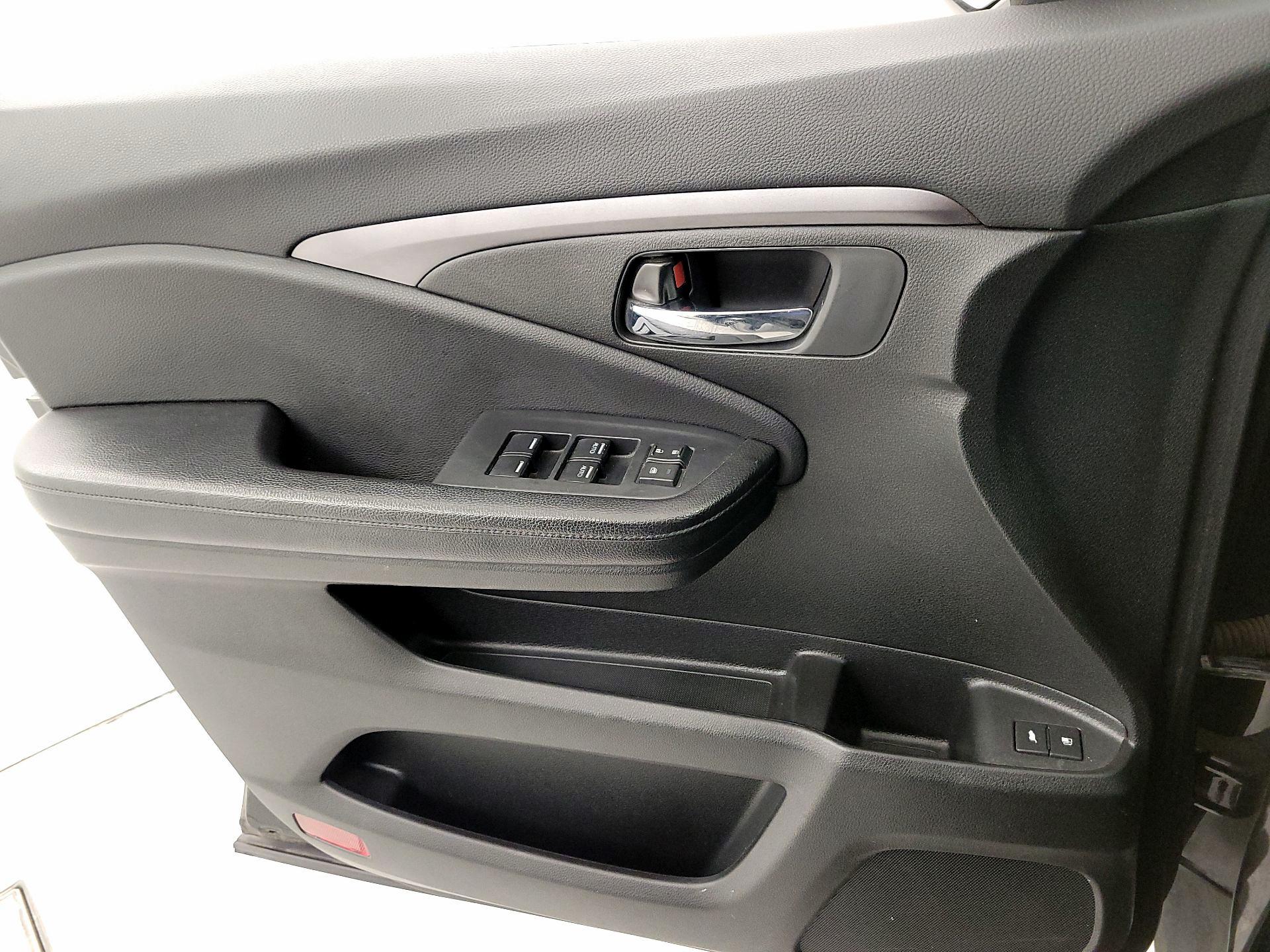 Thumbnail: 2016 Honda Pilot - 12