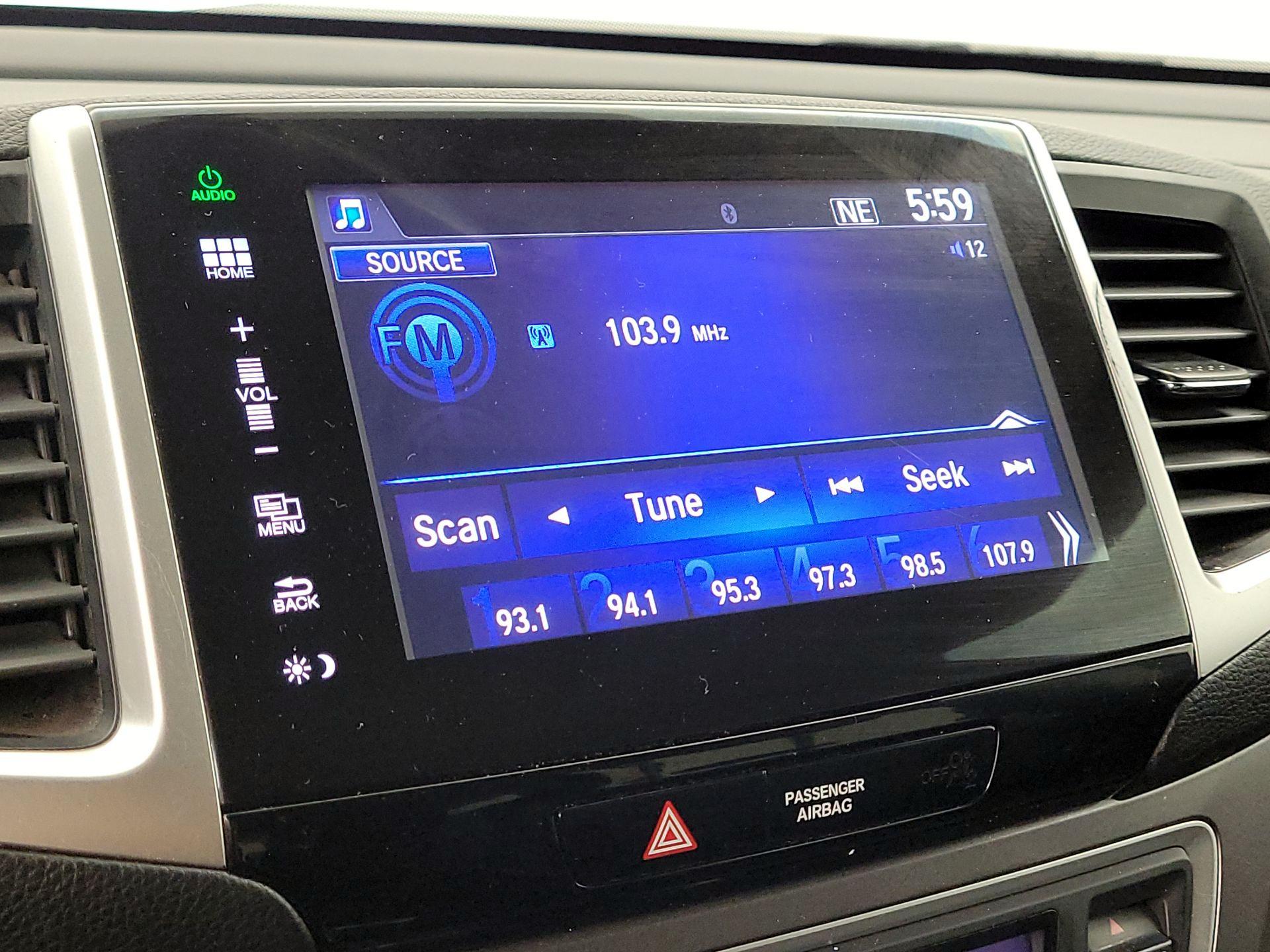 Thumbnail: 2016 Honda Pilot - 15