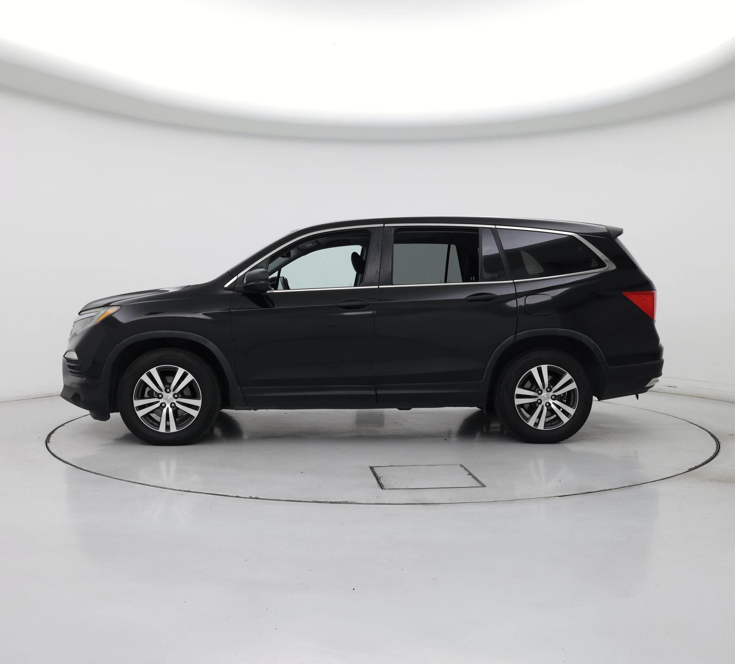 Thumbnail: 2016 Honda Pilot - 3