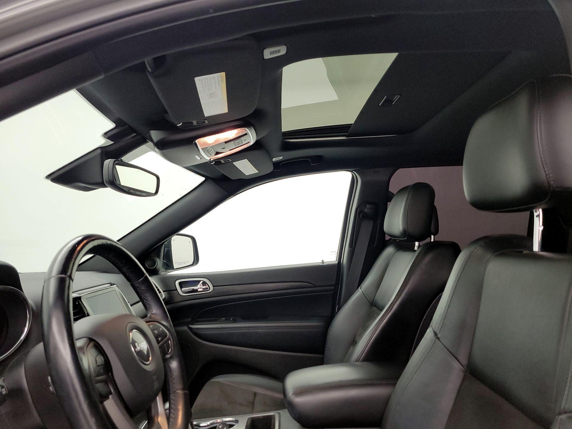 Thumbnail: 2020 Jeep Grand Cherokee - 20