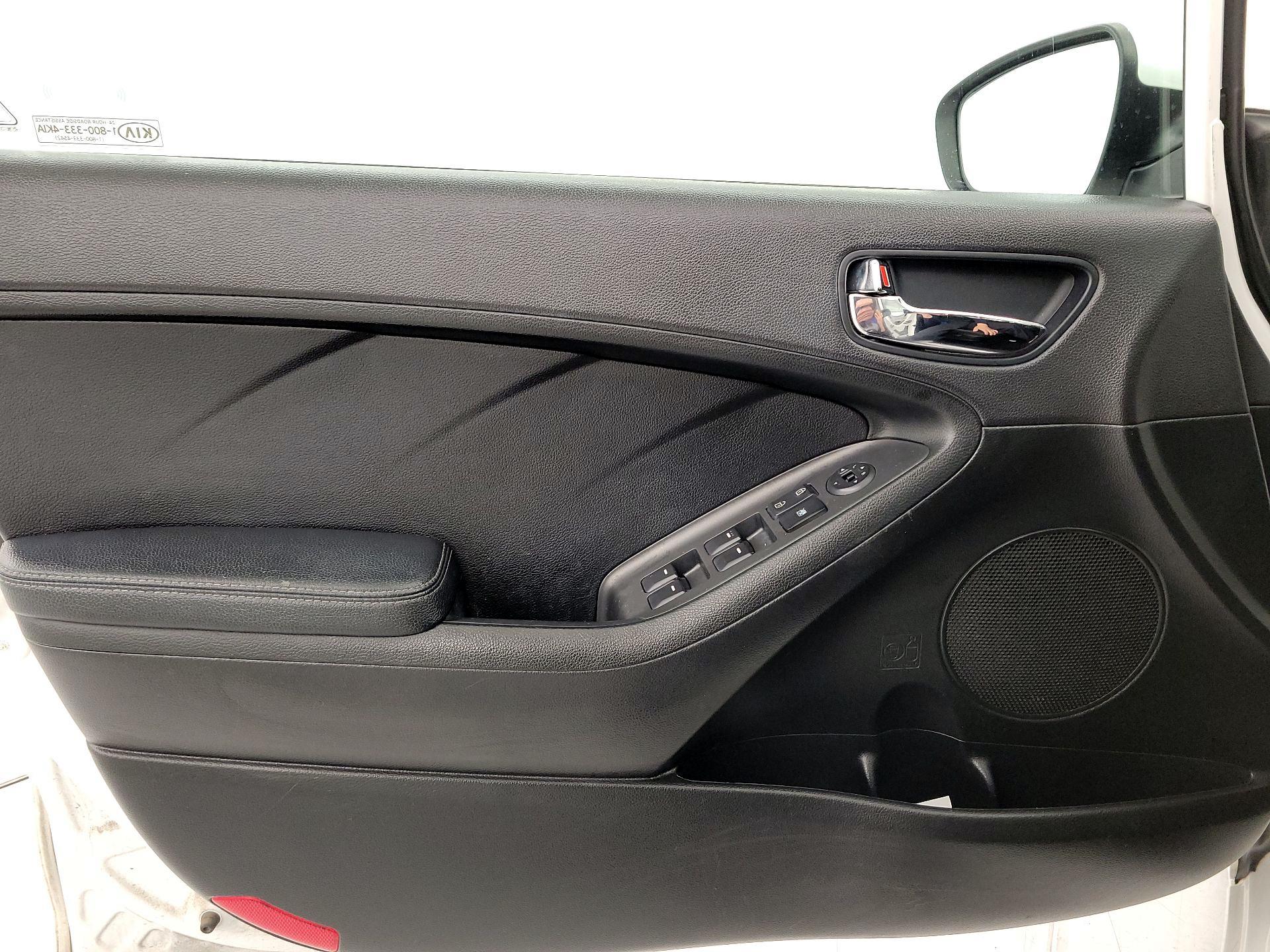 Thumbnail: 2016 Kia Forte - 12