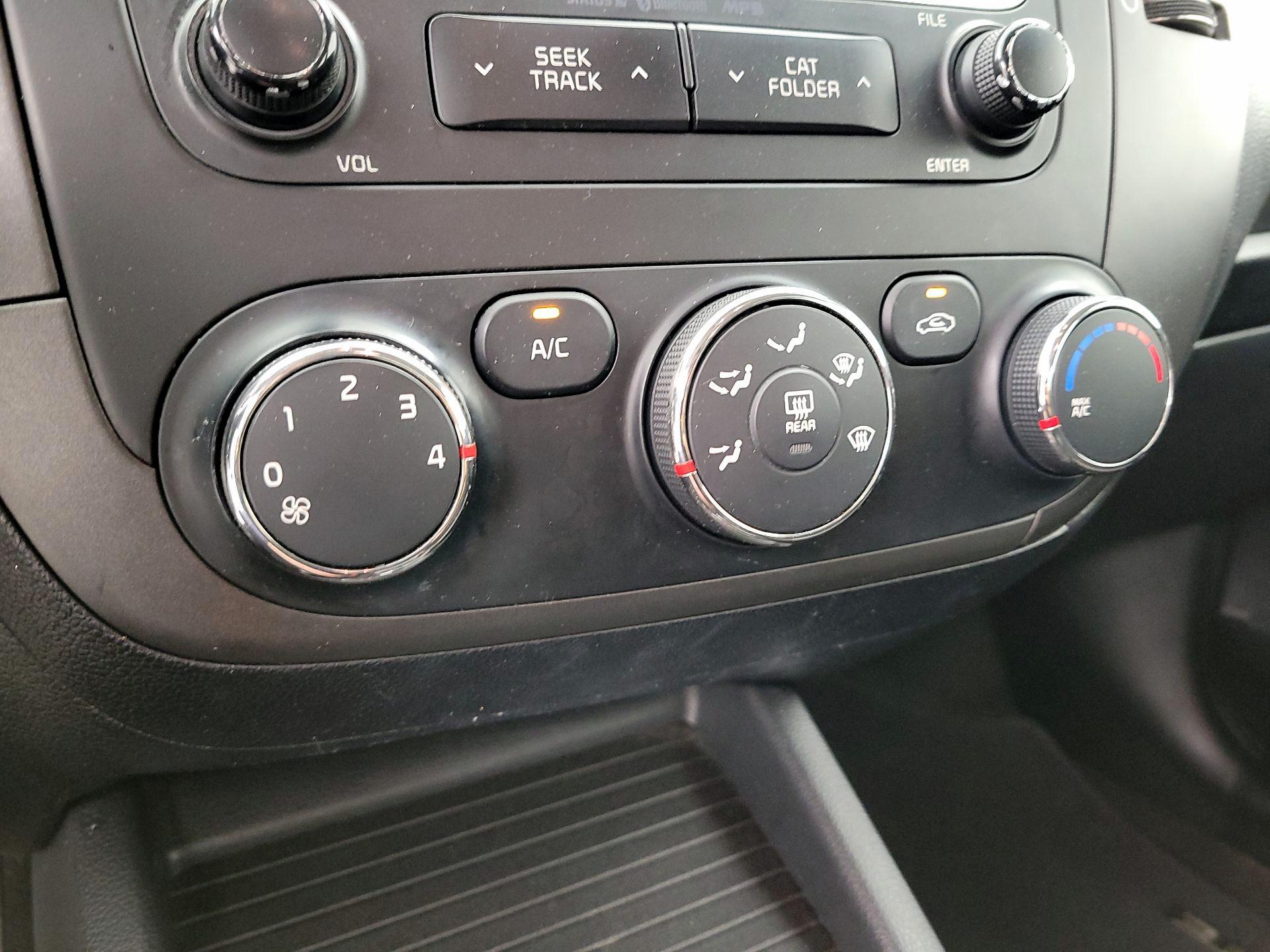 Thumbnail: 2016 Kia Forte - 16
