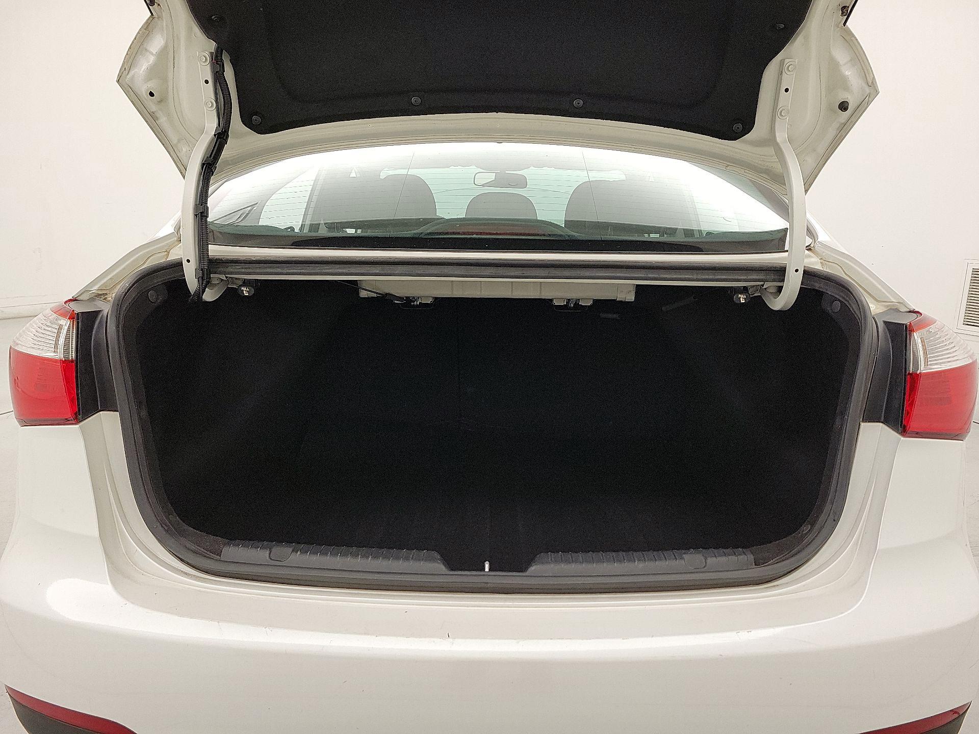 Thumbnail: 2016 Kia Forte - 20
