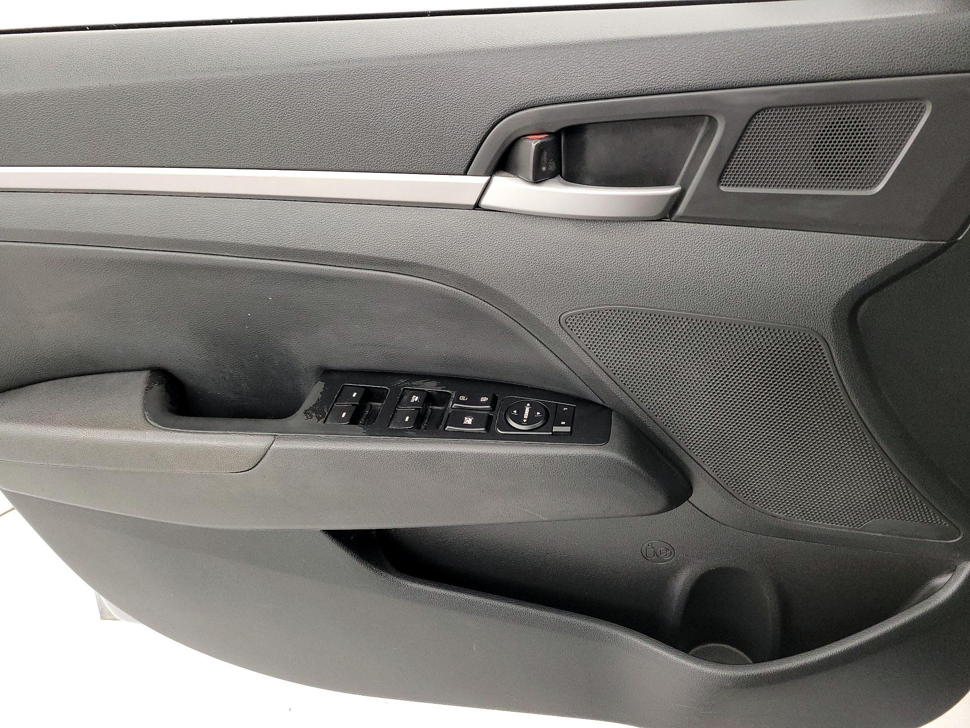 Thumbnail: 2017 Hyundai Elantra - 12