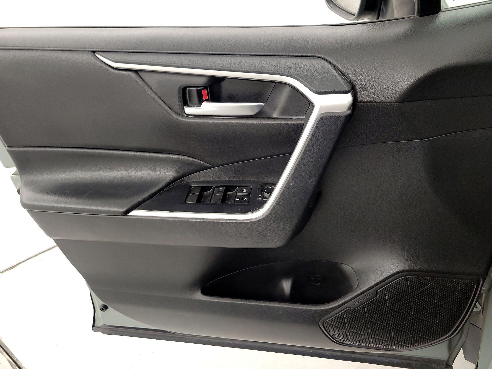 Thumbnail: 2021 Toyota RAV4 - 12