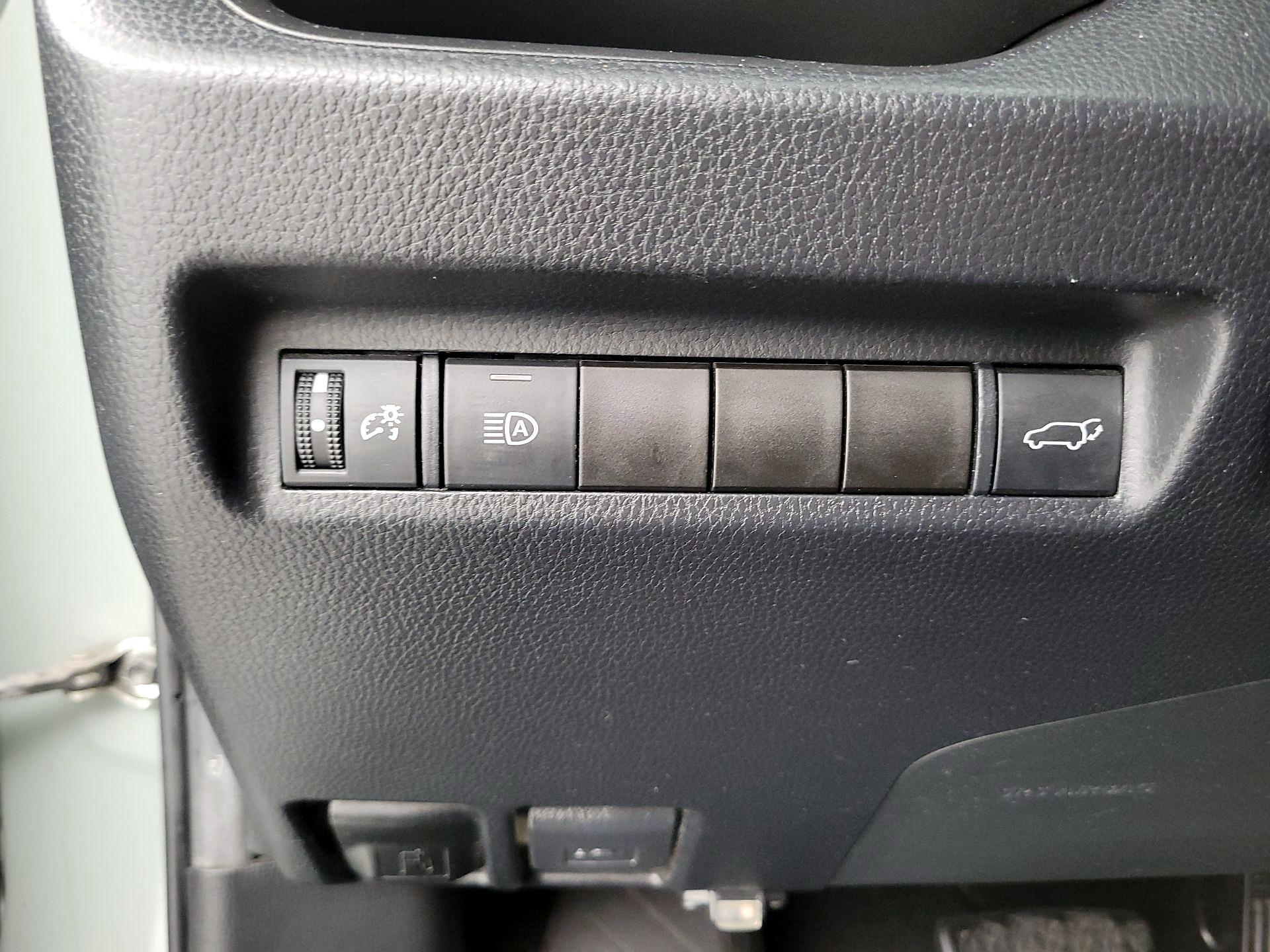 Thumbnail: 2021 Toyota RAV4 - 13