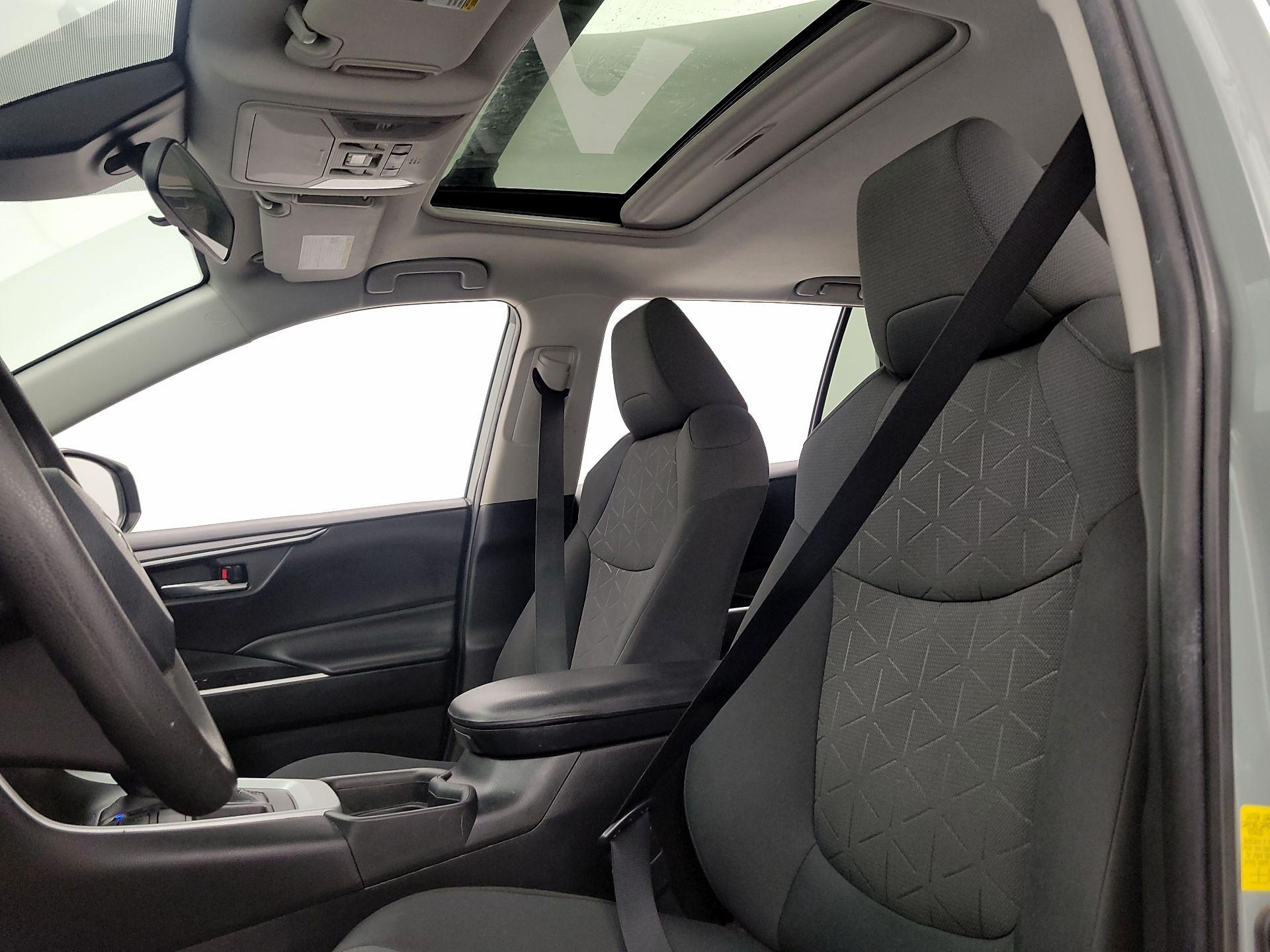 Thumbnail: 2021 Toyota RAV4 - 19
